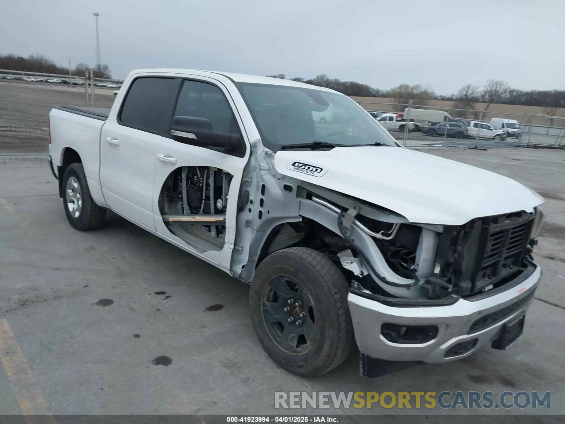 19 Photograph of a damaged car 1C6SRFFT7NN255569 RAM 1500 2022