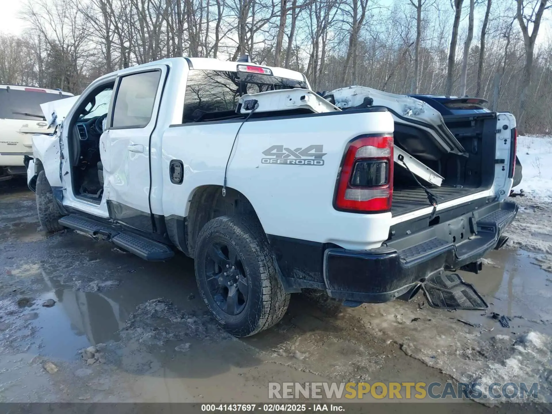 3 Photograph of a damaged car 1C6SRFFT7NN356417 RAM 1500 2022