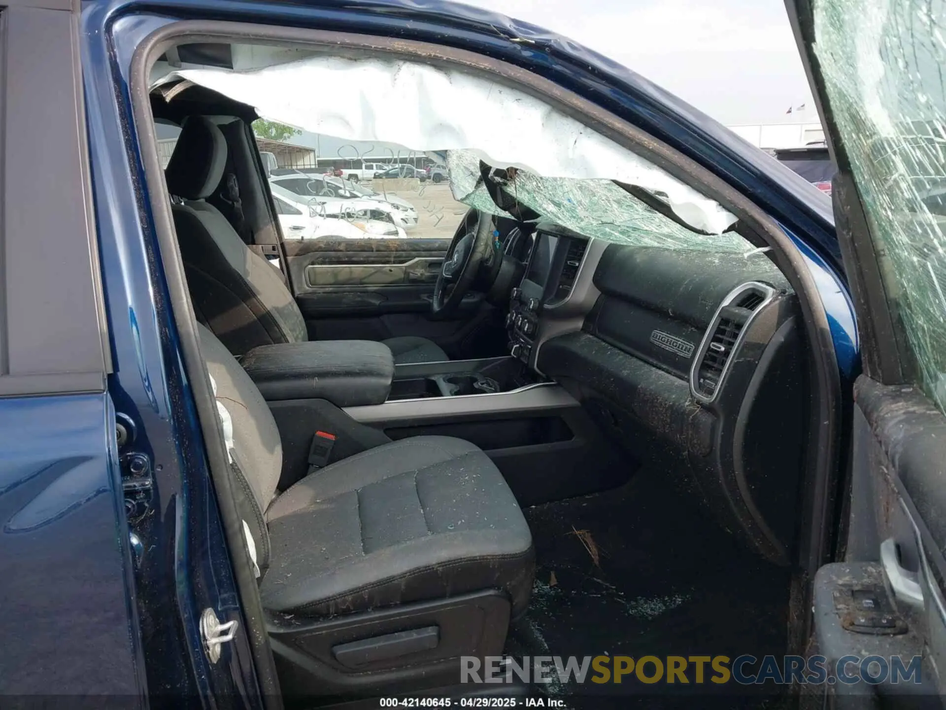 5 Photograph of a damaged car 1C6SRFFT7NN415143 RAM 1500 2022