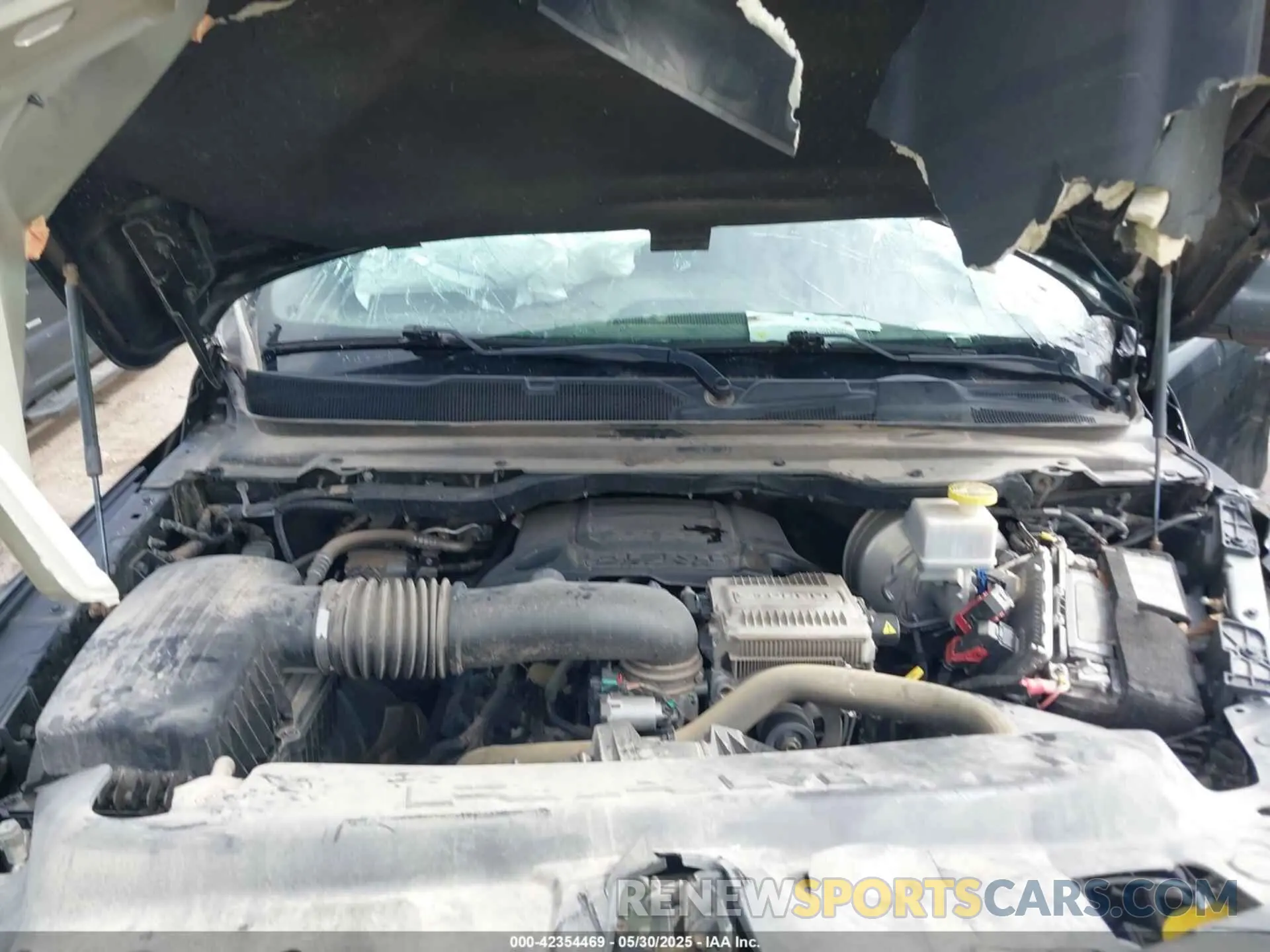 10 Photograph of a damaged car 1C6SRFFT7NN460826 RAM 1500 2022
