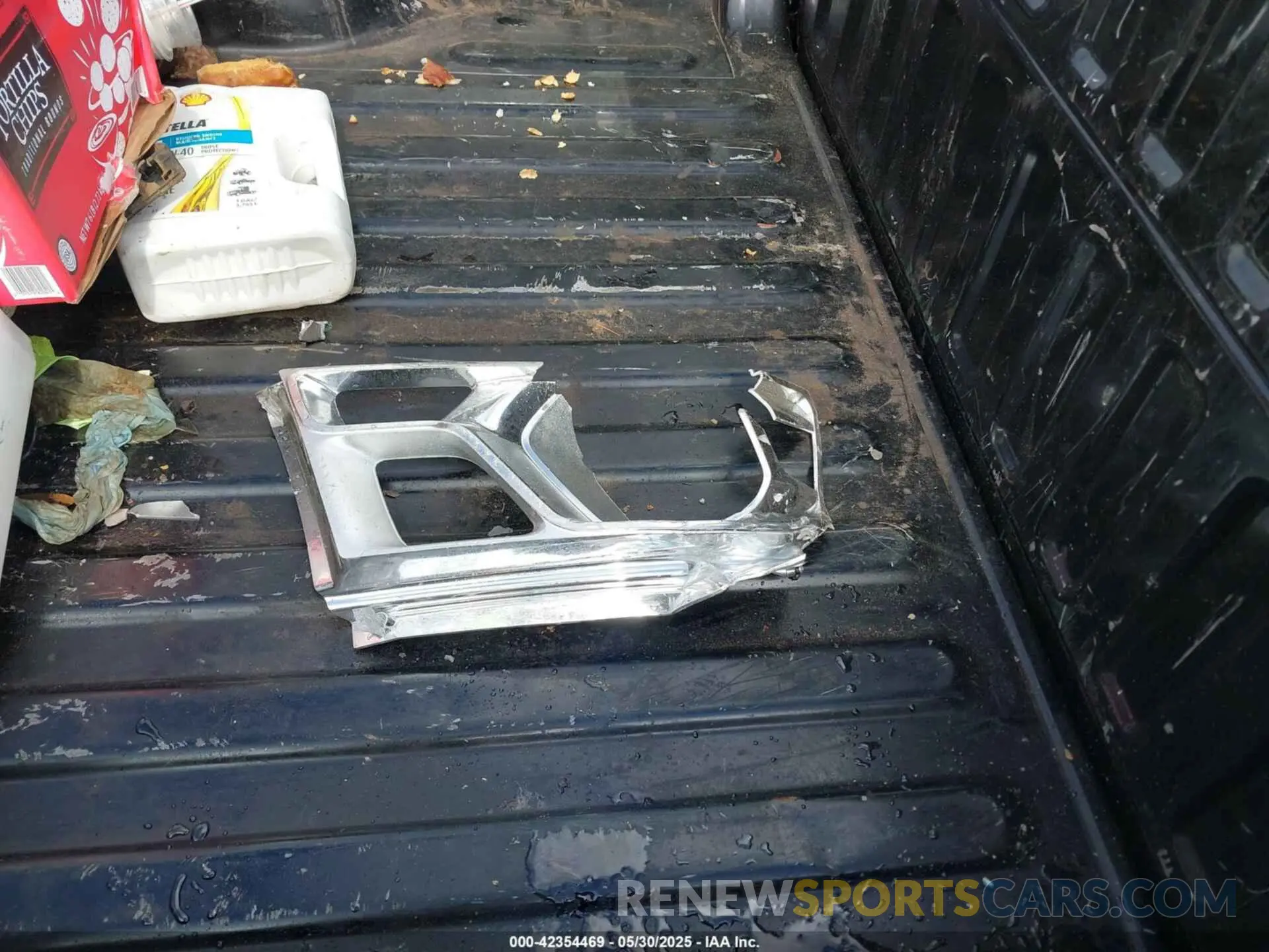 12 Photograph of a damaged car 1C6SRFFT7NN460826 RAM 1500 2022