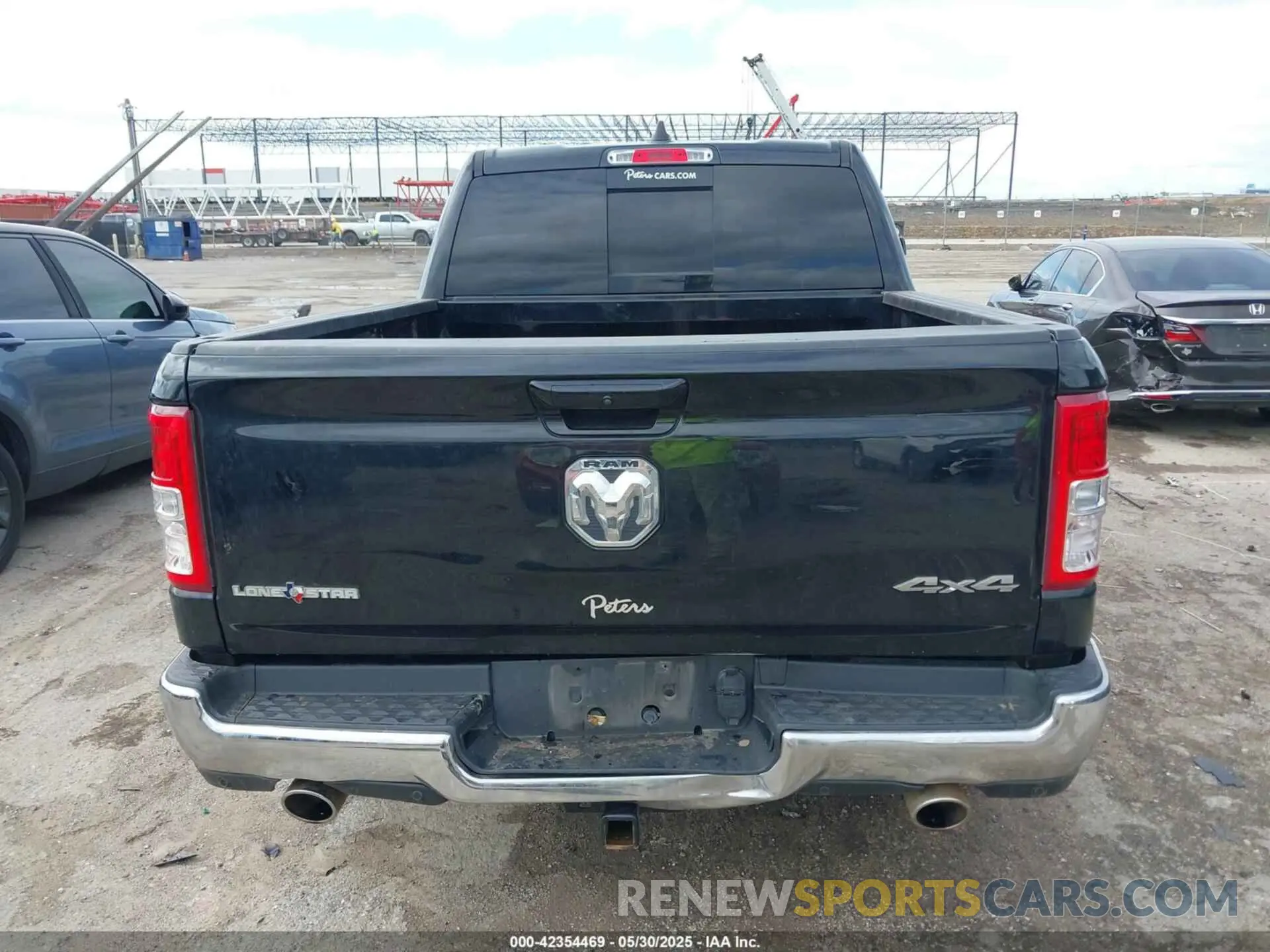 17 Photograph of a damaged car 1C6SRFFT7NN460826 RAM 1500 2022