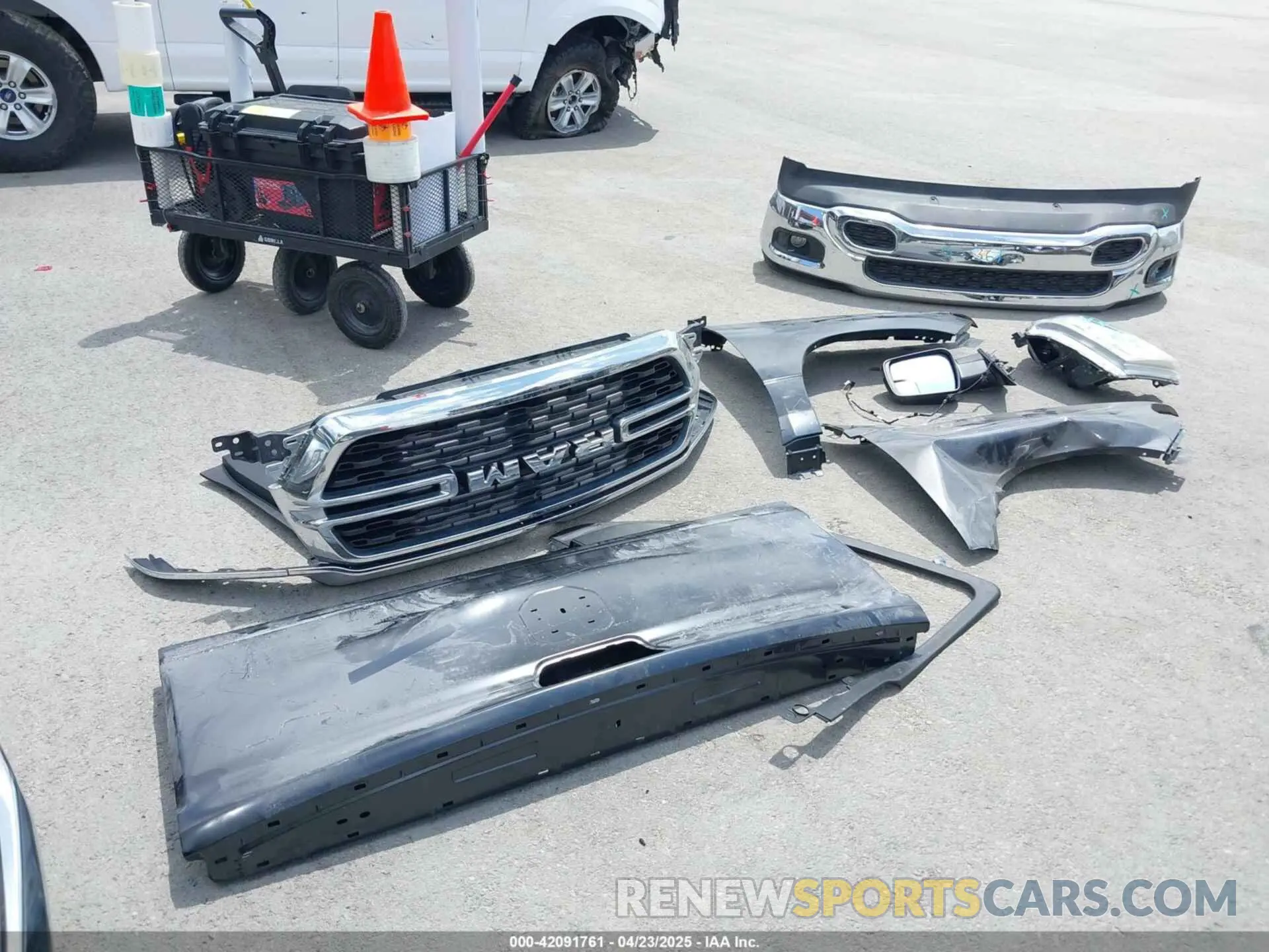 12 Photograph of a damaged car 1C6SRFFT8NN137742 RAM 1500 2022