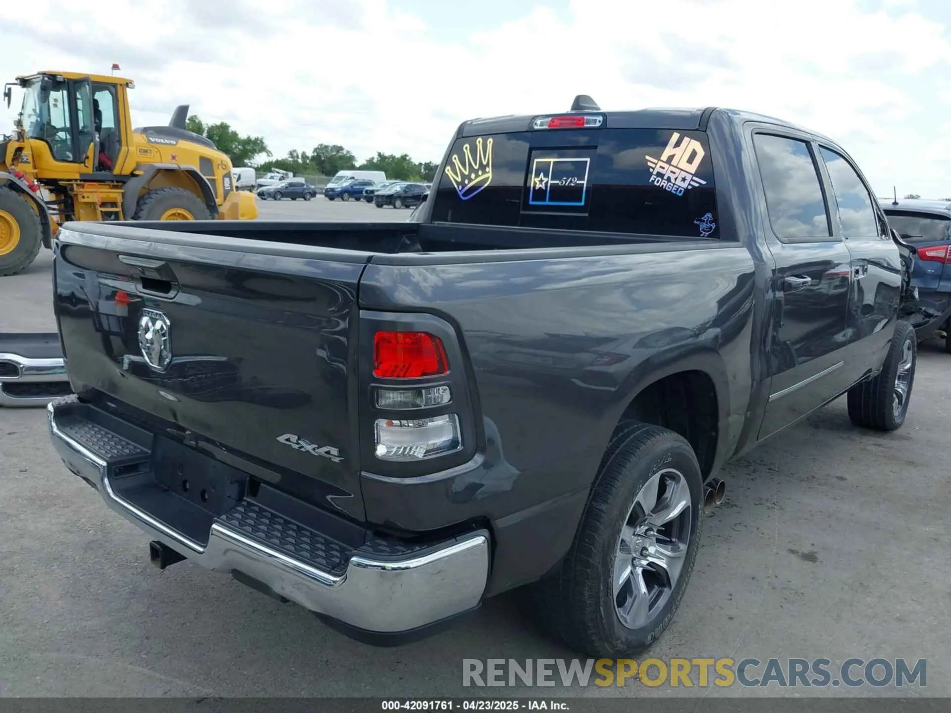 4 Photograph of a damaged car 1C6SRFFT8NN137742 RAM 1500 2022