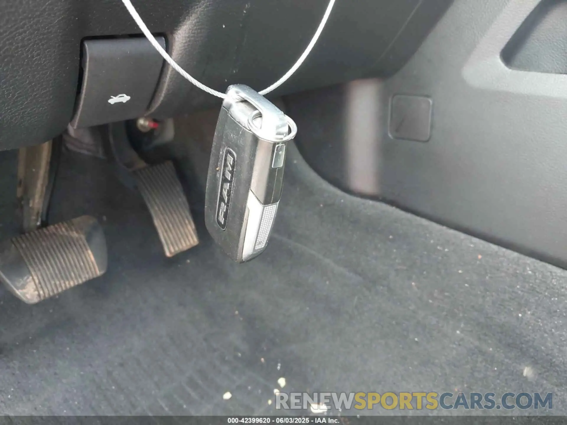 11 Photograph of a damaged car 1C6SRFFTXNN243352 RAM 1500 2022