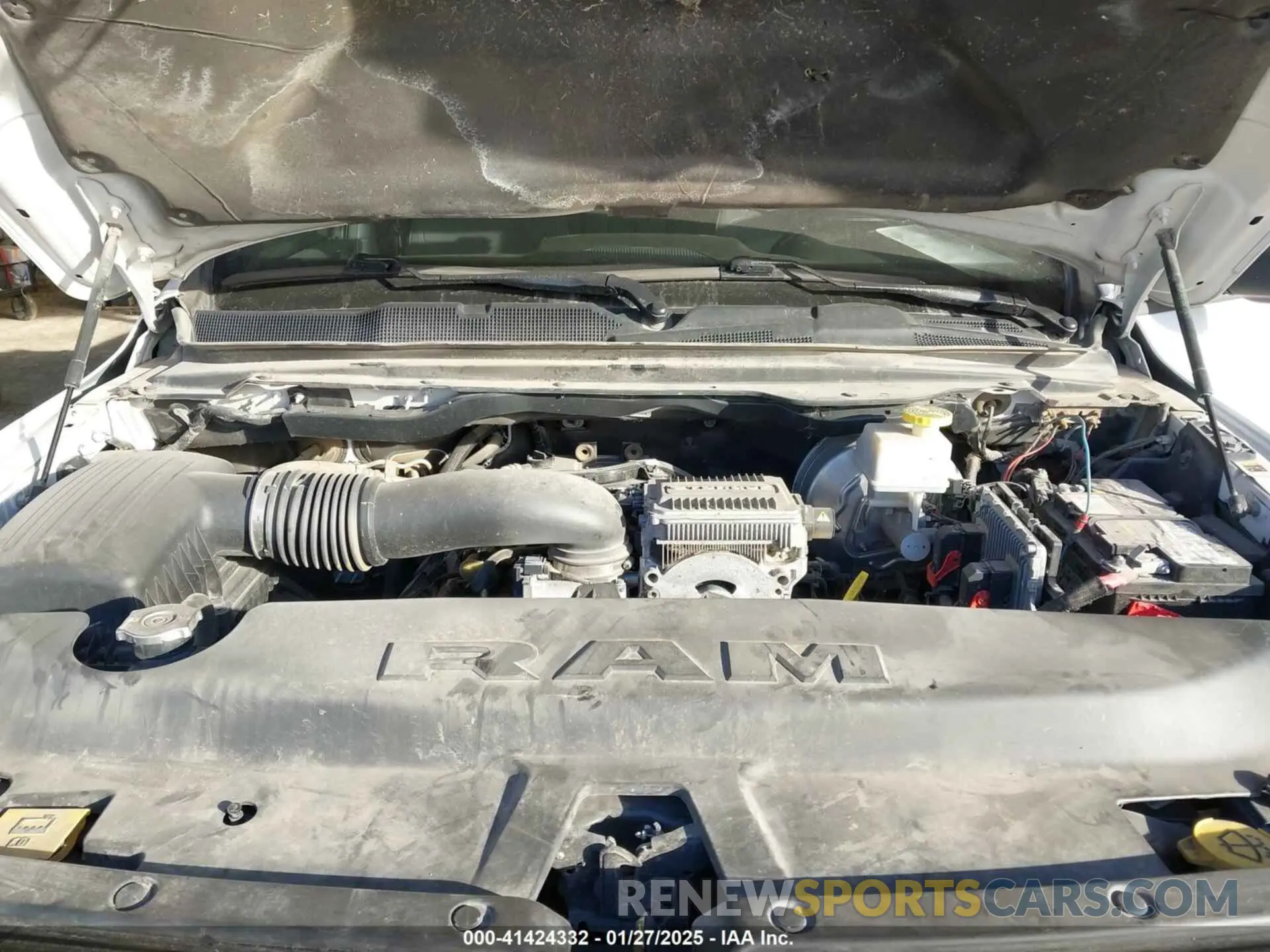 10 Photograph of a damaged car 1C6SRFFTXNN351308 RAM 1500 2022