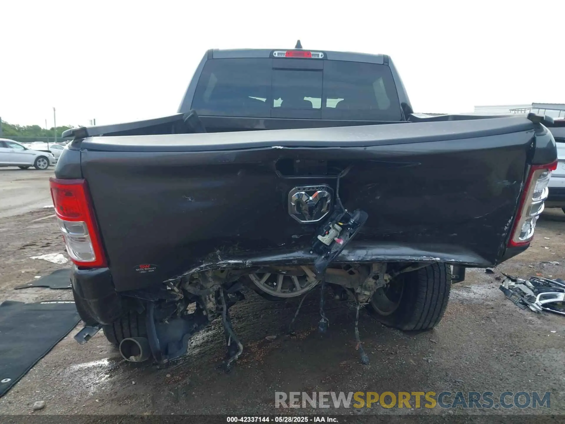 17 Photograph of a damaged car 1C6SRFFTXNN395065 RAM 1500 2022