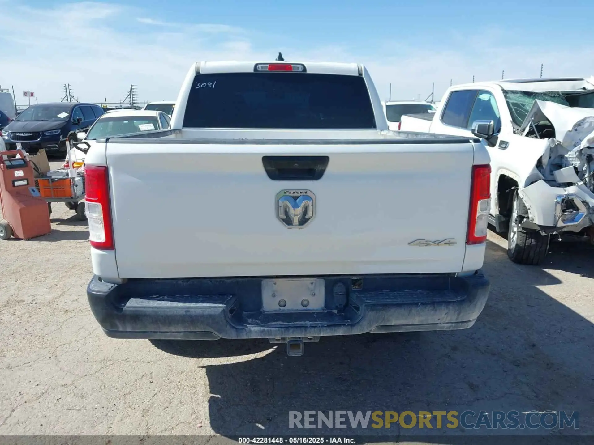16 Photograph of a damaged car 1C6SRFGT1NN283091 RAM 1500 2022