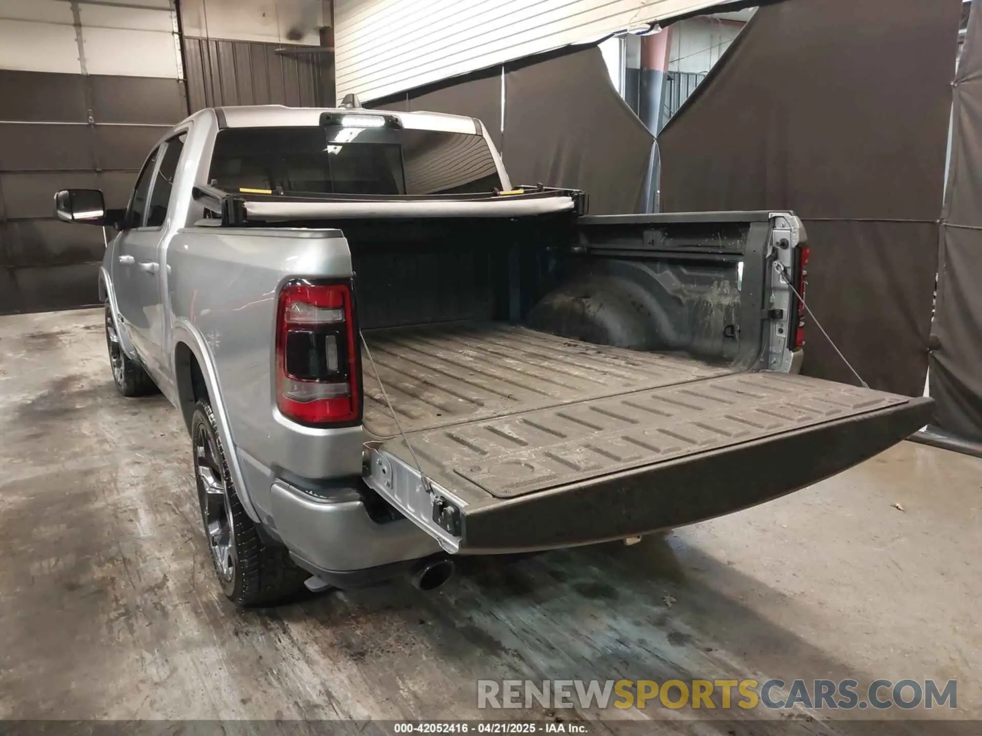 3 Photograph of a damaged car 1C6SRFHM1NN211394 RAM 1500 2022