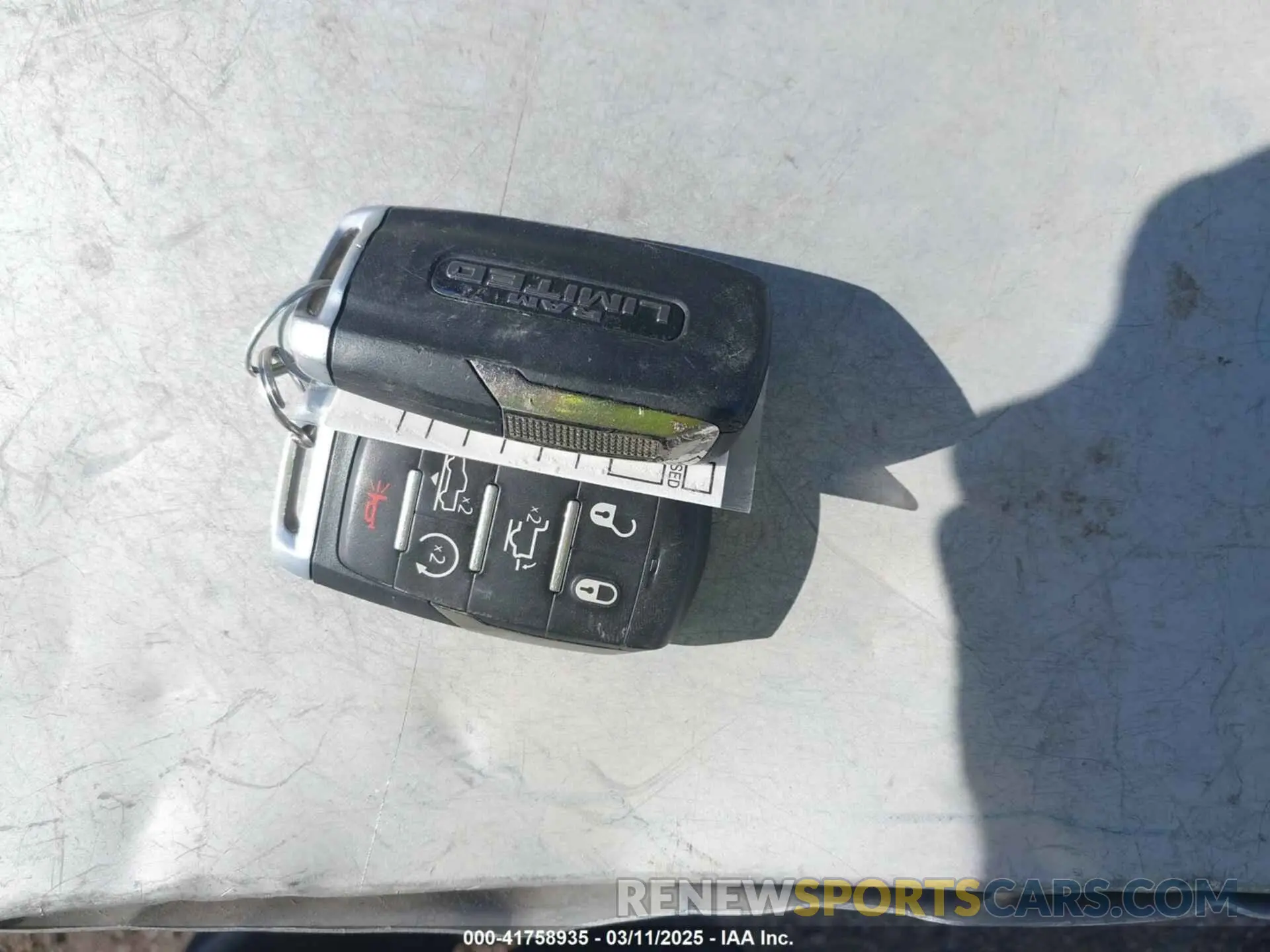 11 Photograph of a damaged car 1C6SRFHM9NN155057 RAM 1500 2022