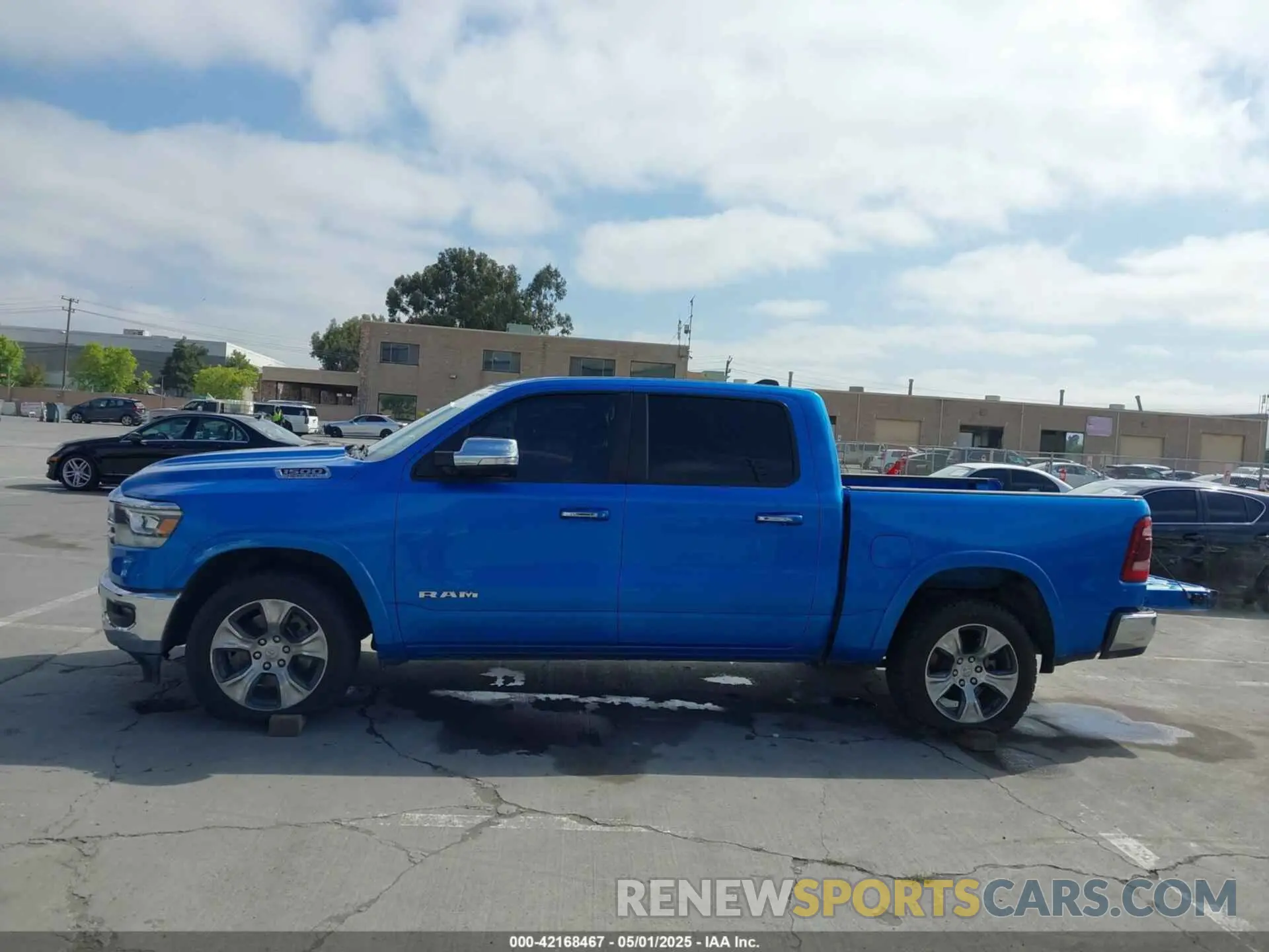 14 Photograph of a damaged car 1C6SRFJT0NN352135 RAM 1500 2022