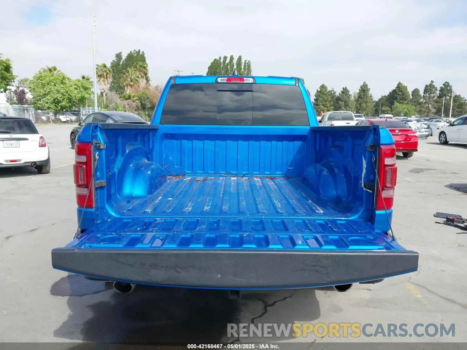 16 Photograph of a damaged car 1C6SRFJT0NN352135 RAM 1500 2022