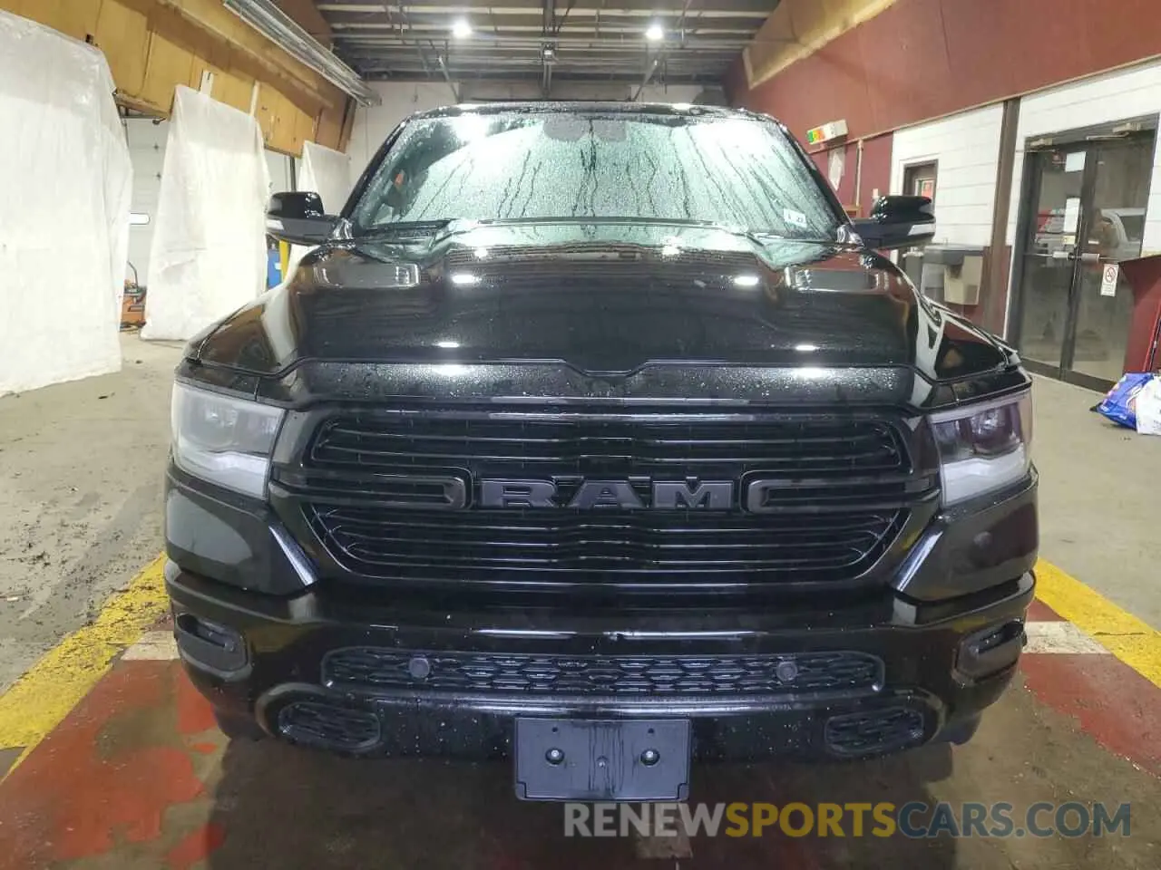 5 Photograph of a damaged car 1C6SRFJT1NN141364 RAM 1500 2022