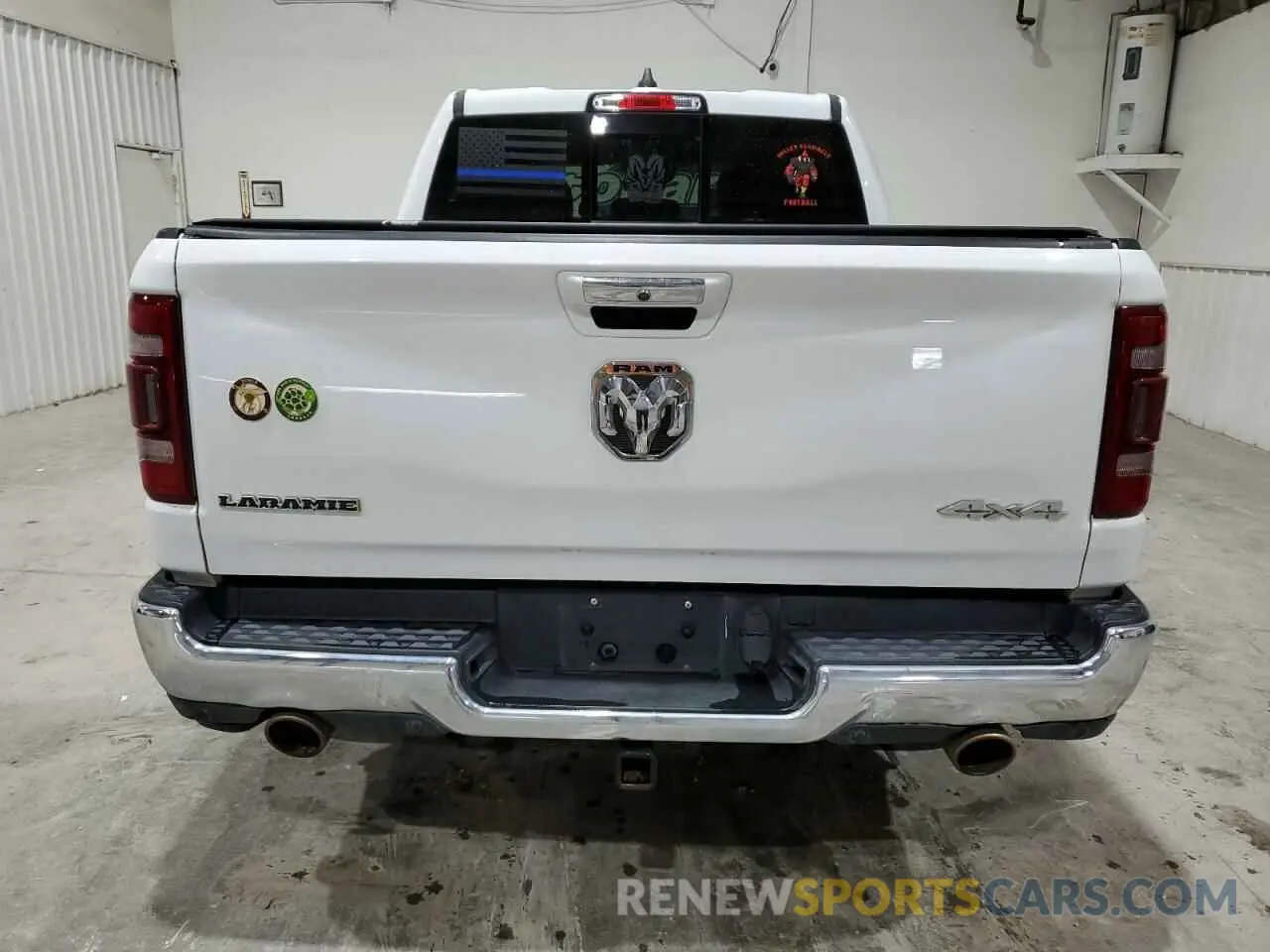 6 Photograph of a damaged car 1C6SRFJT1NN269099 RAM 1500 2022