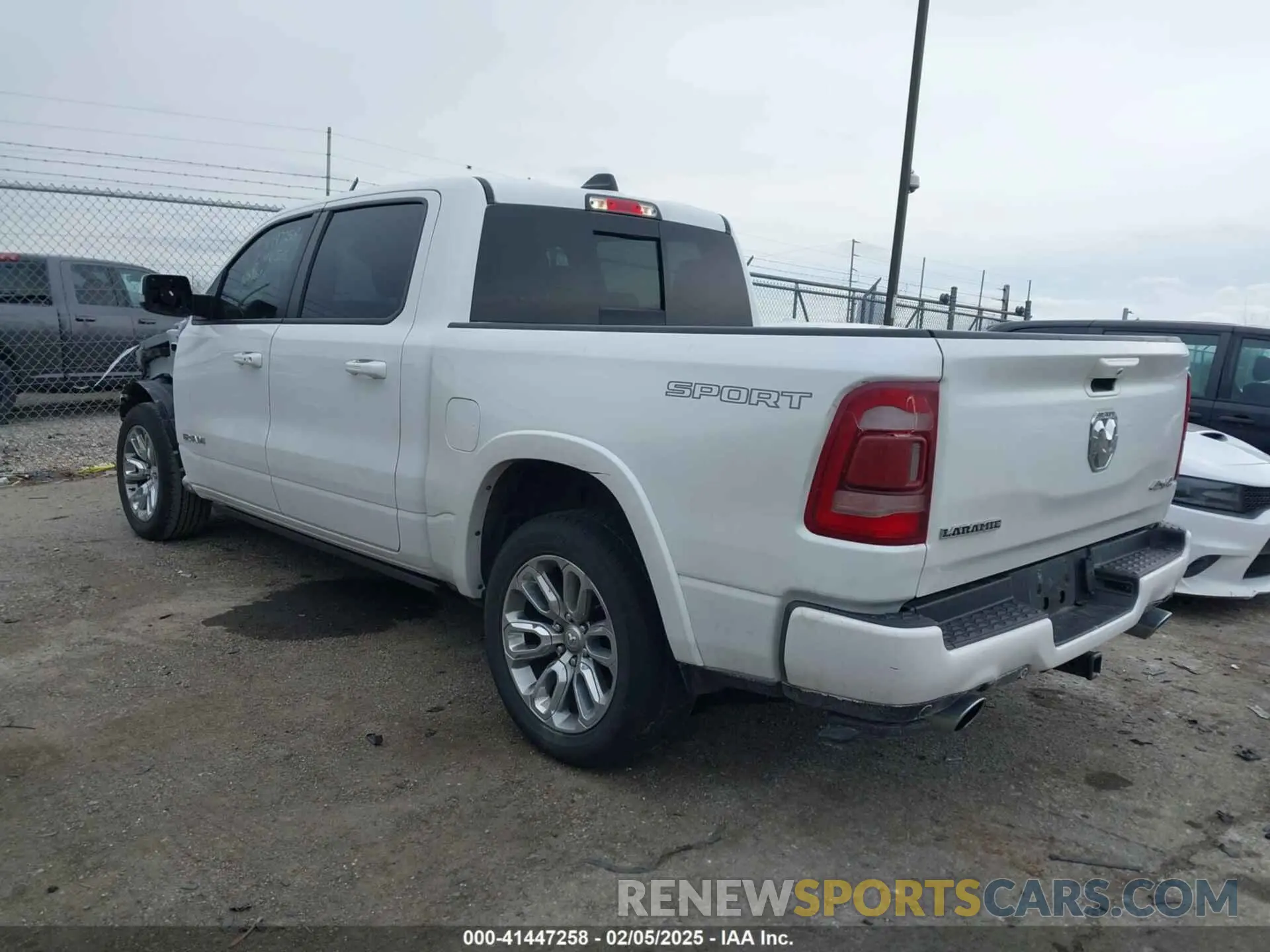 3 Photograph of a damaged car 1C6SRFJT2NN189939 RAM 1500 2022