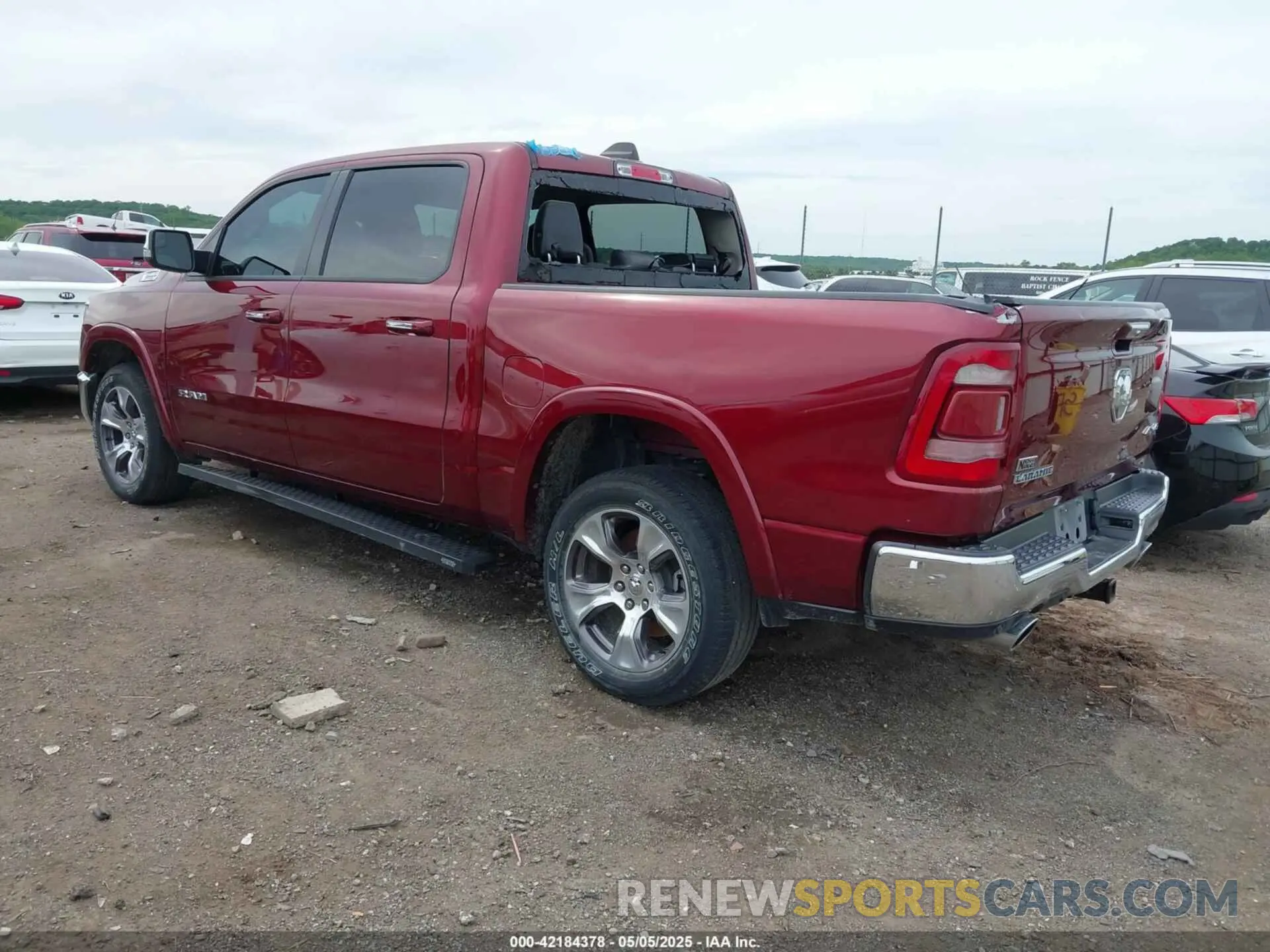 3 Photograph of a damaged car 1C6SRFJT2NN417132 RAM 1500 2022