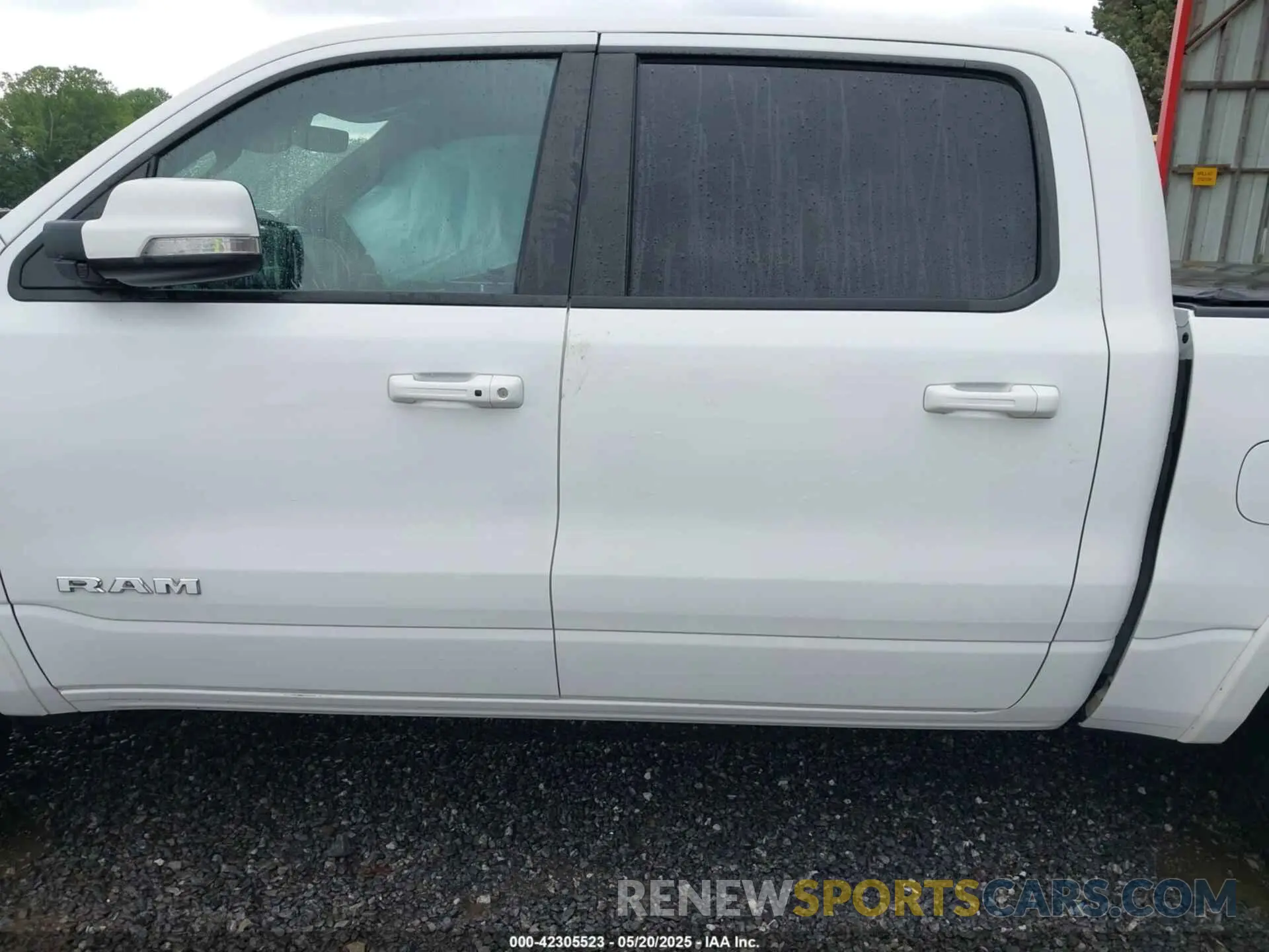 14 Photograph of a damaged car 1C6SRFJT3NN323521 RAM 1500 2022