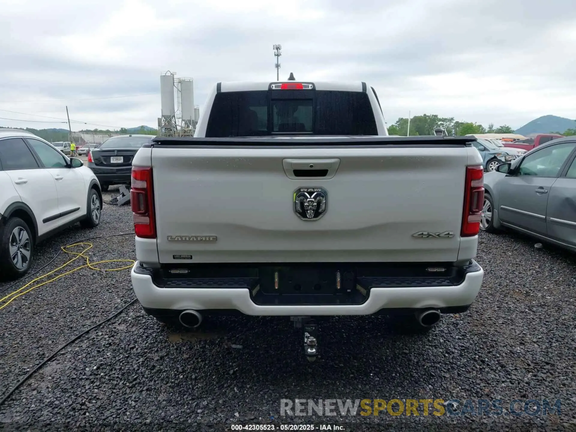16 Photograph of a damaged car 1C6SRFJT3NN323521 RAM 1500 2022