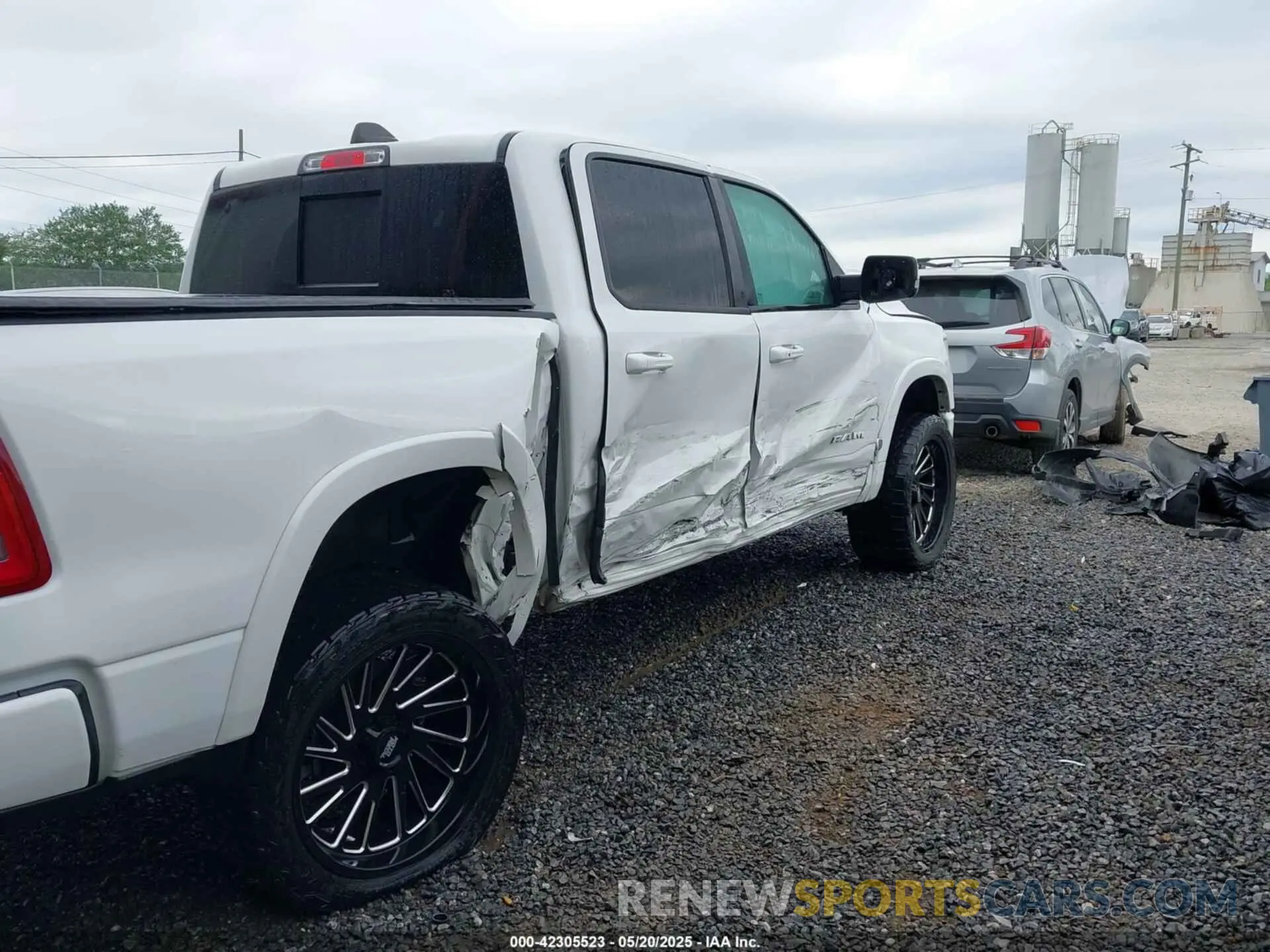 6 Photograph of a damaged car 1C6SRFJT3NN323521 RAM 1500 2022