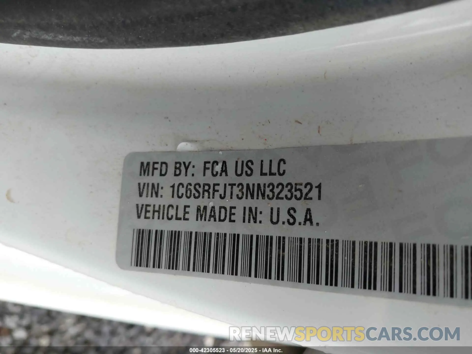 9 Photograph of a damaged car 1C6SRFJT3NN323521 RAM 1500 2022