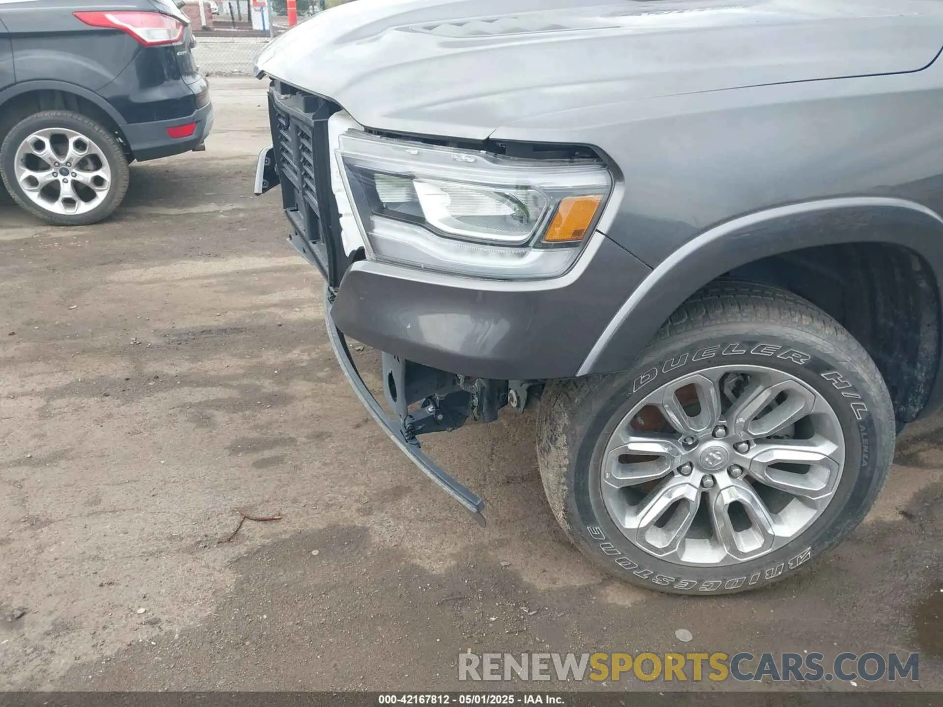 17 Photograph of a damaged car 1C6SRFJT3NN400159 RAM 1500 2022