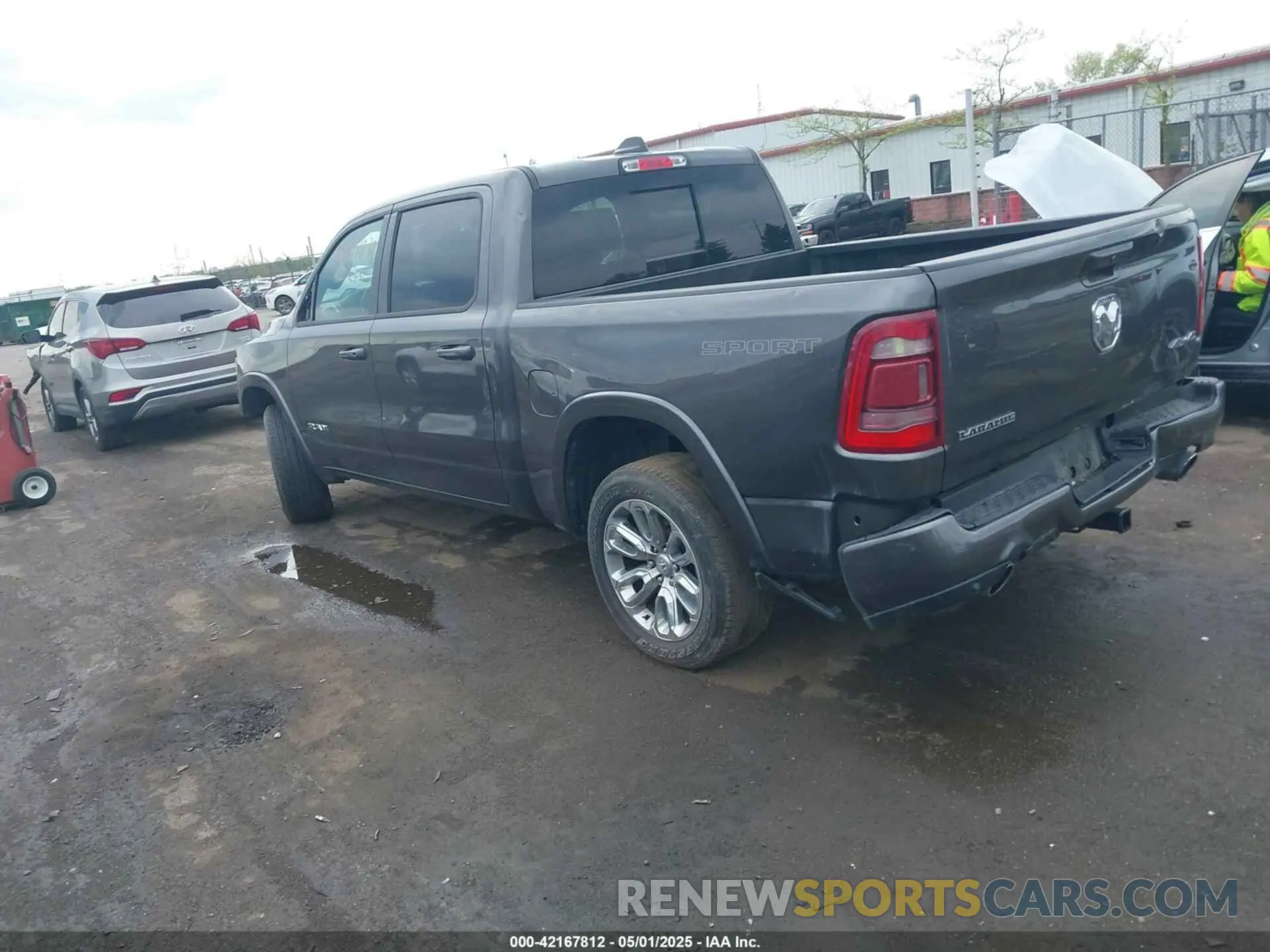 3 Photograph of a damaged car 1C6SRFJT3NN400159 RAM 1500 2022