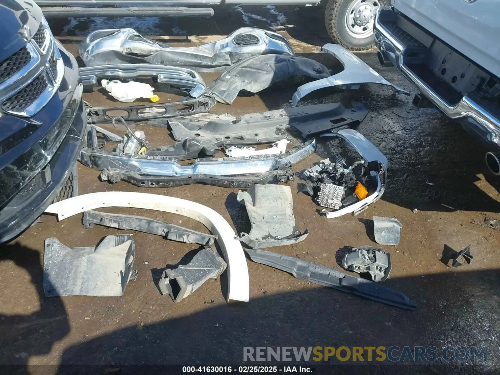 12 Photograph of a damaged car 1C6SRFJT4NN248408 RAM 1500 2022