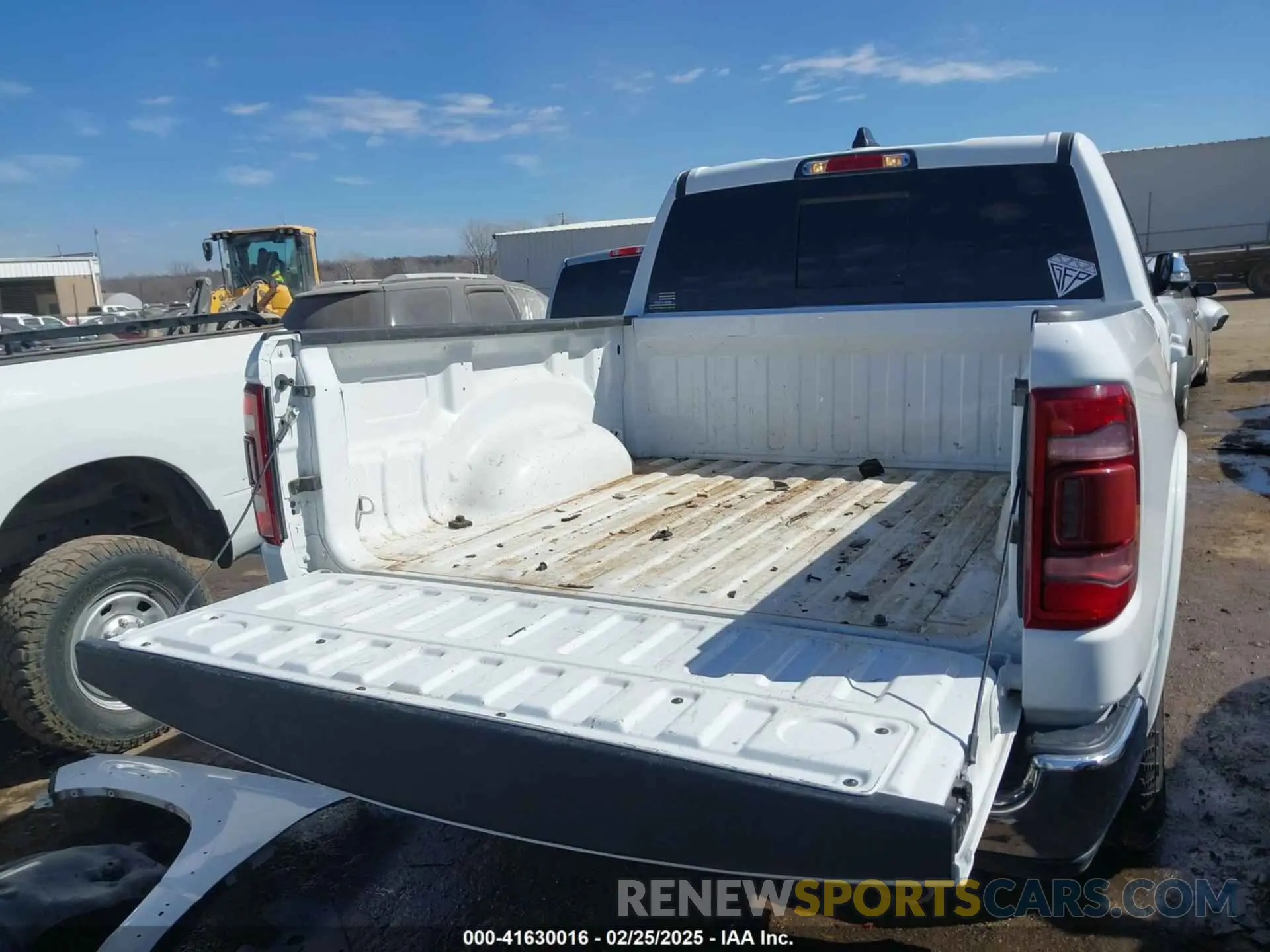 17 Photograph of a damaged car 1C6SRFJT4NN248408 RAM 1500 2022