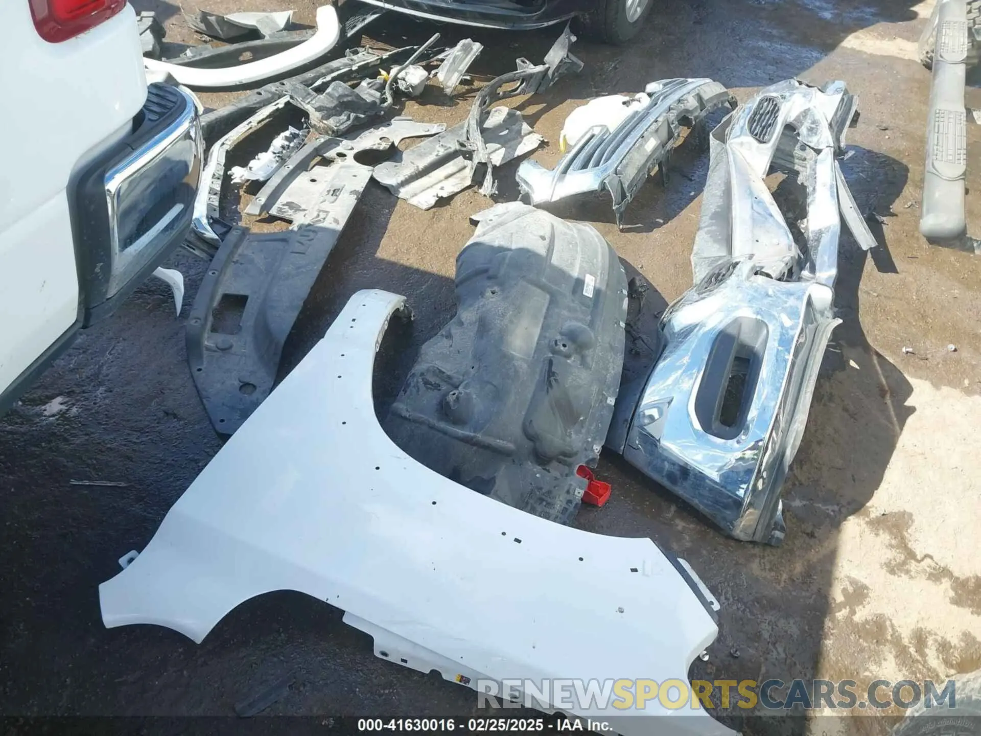 19 Photograph of a damaged car 1C6SRFJT4NN248408 RAM 1500 2022