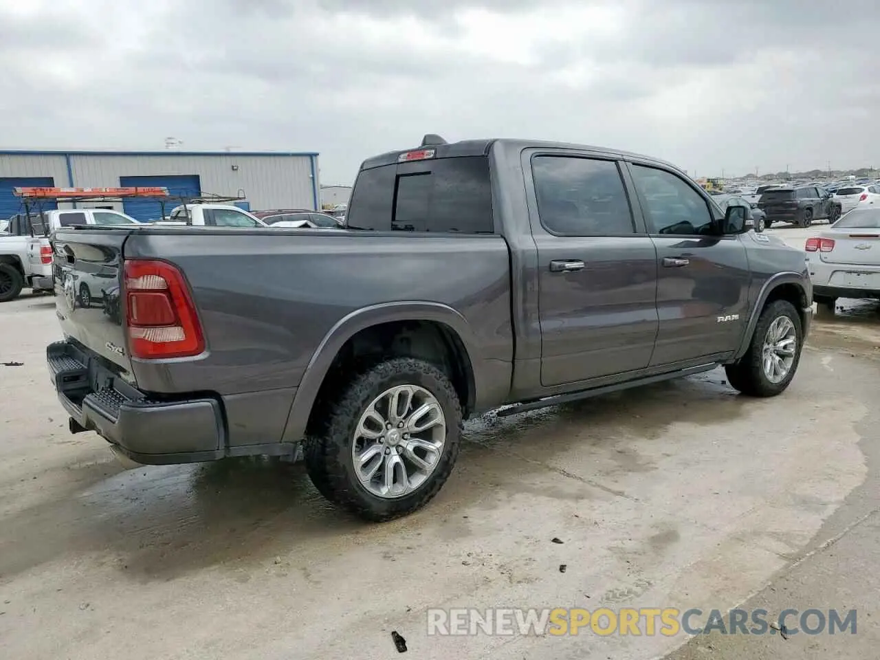 3 Photograph of a damaged car 1C6SRFJT5NN191698 RAM 1500 2022