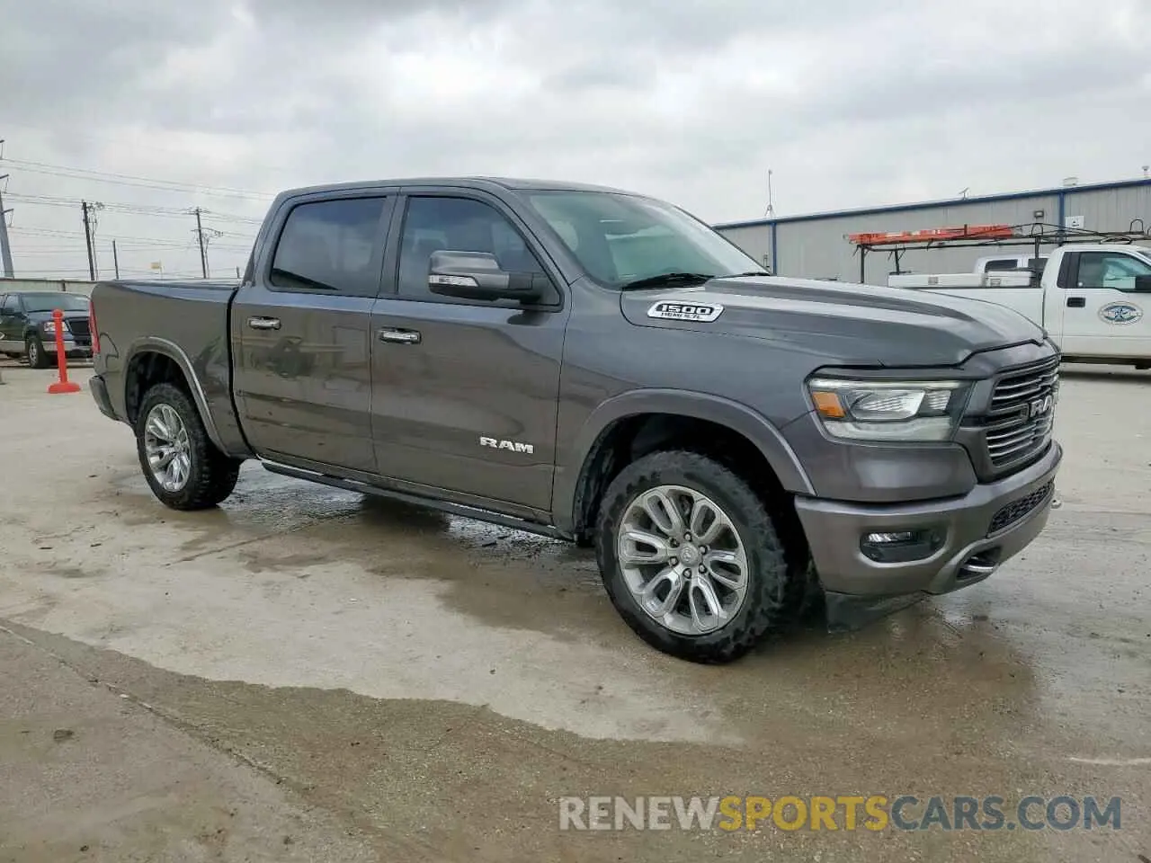 4 Photograph of a damaged car 1C6SRFJT5NN191698 RAM 1500 2022