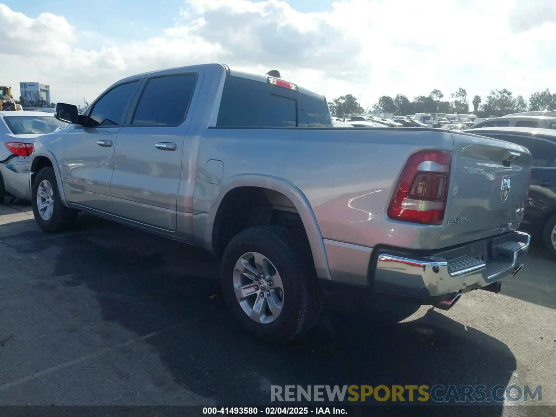 3 Photograph of a damaged car 1C6SRFJT5NN239149 RAM 1500 2022