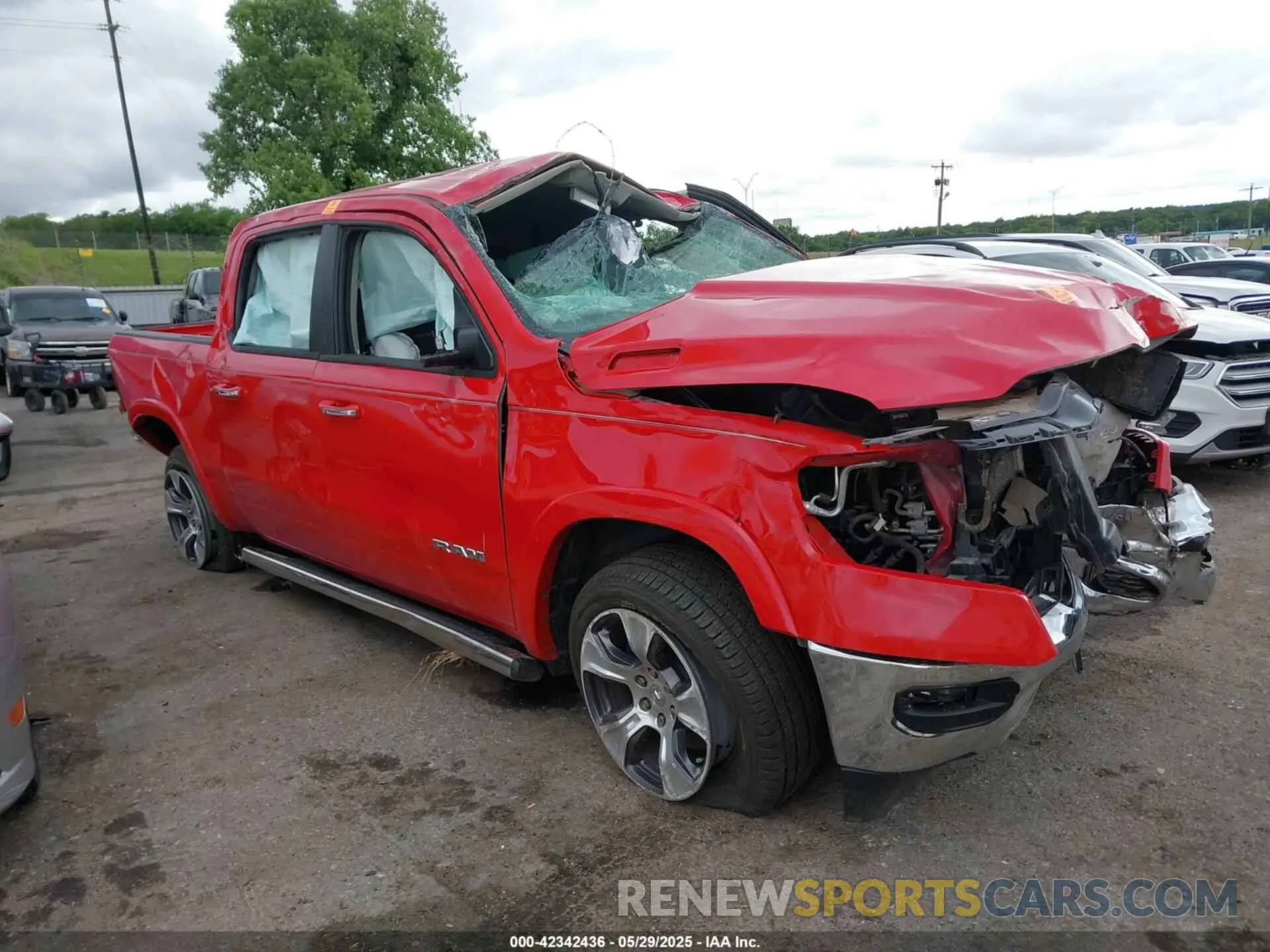 1 Photograph of a damaged car 1C6SRFJT5NN349361 RAM 1500 2022