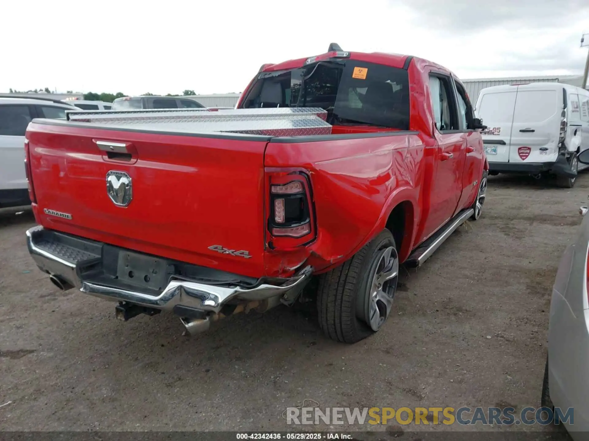 4 Photograph of a damaged car 1C6SRFJT5NN349361 RAM 1500 2022