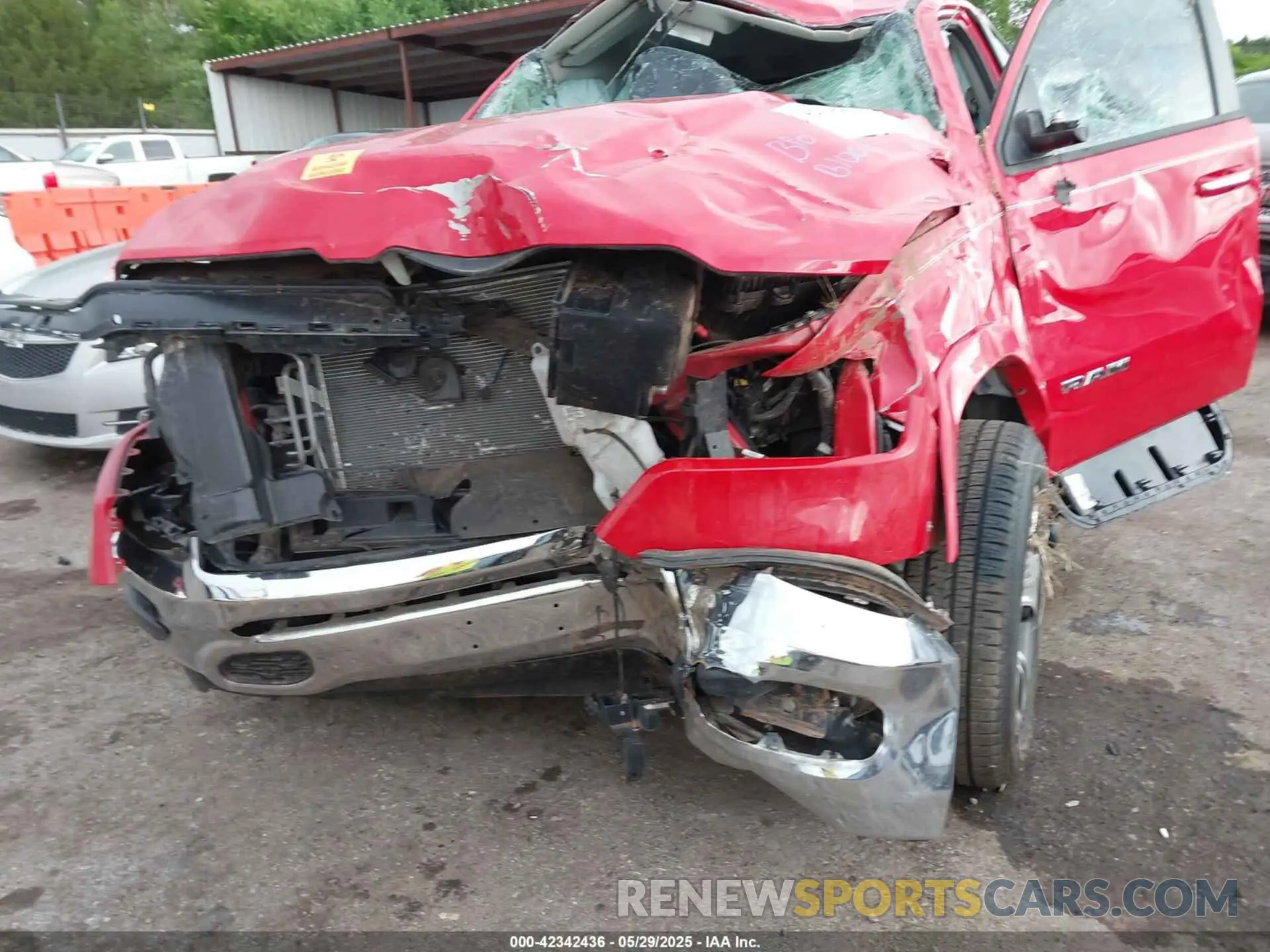 6 Photograph of a damaged car 1C6SRFJT5NN349361 RAM 1500 2022