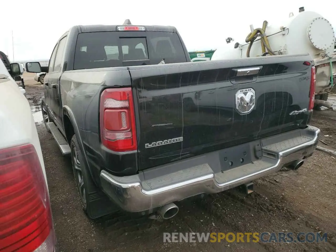 2 Photograph of a damaged car 1C6SRFJT7NN213412 RAM 1500 2022