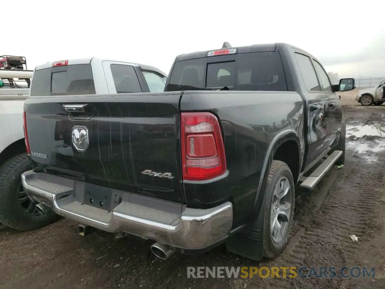 3 Photograph of a damaged car 1C6SRFJT7NN213412 RAM 1500 2022