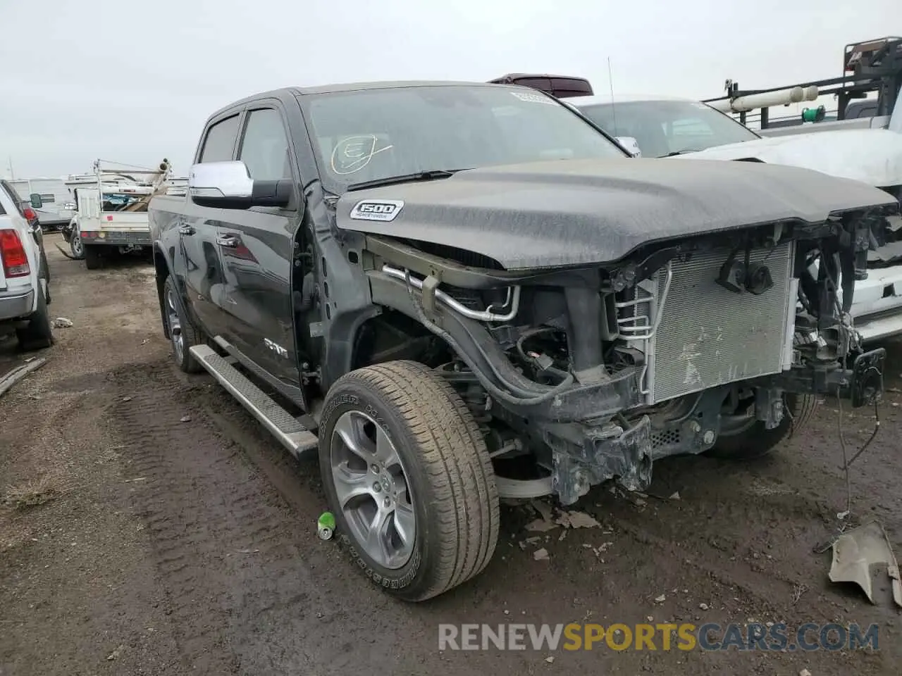 4 Photograph of a damaged car 1C6SRFJT7NN213412 RAM 1500 2022