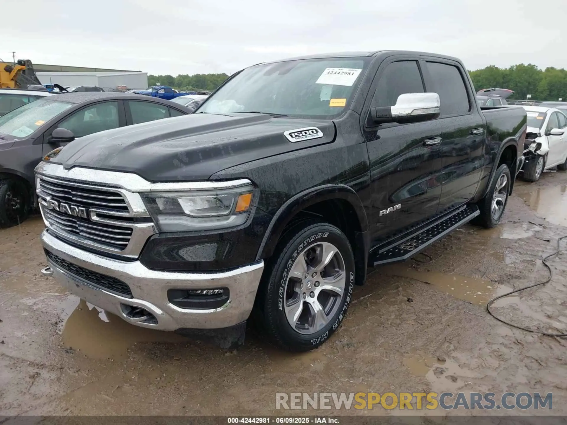 2 Photograph of a damaged car 1C6SRFJT7NN349846 RAM 1500 2022