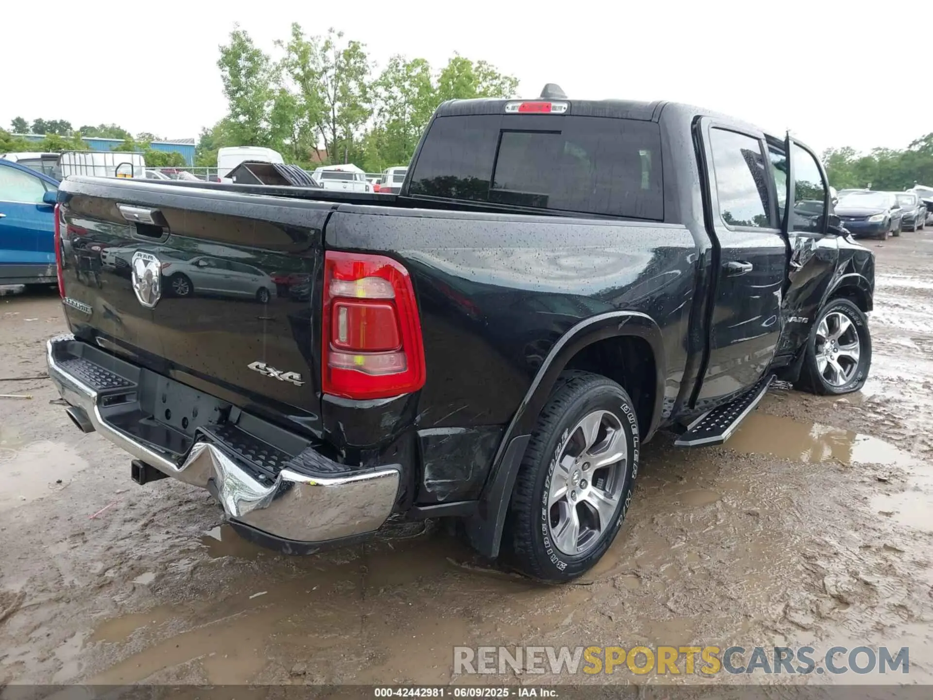 4 Photograph of a damaged car 1C6SRFJT7NN349846 RAM 1500 2022