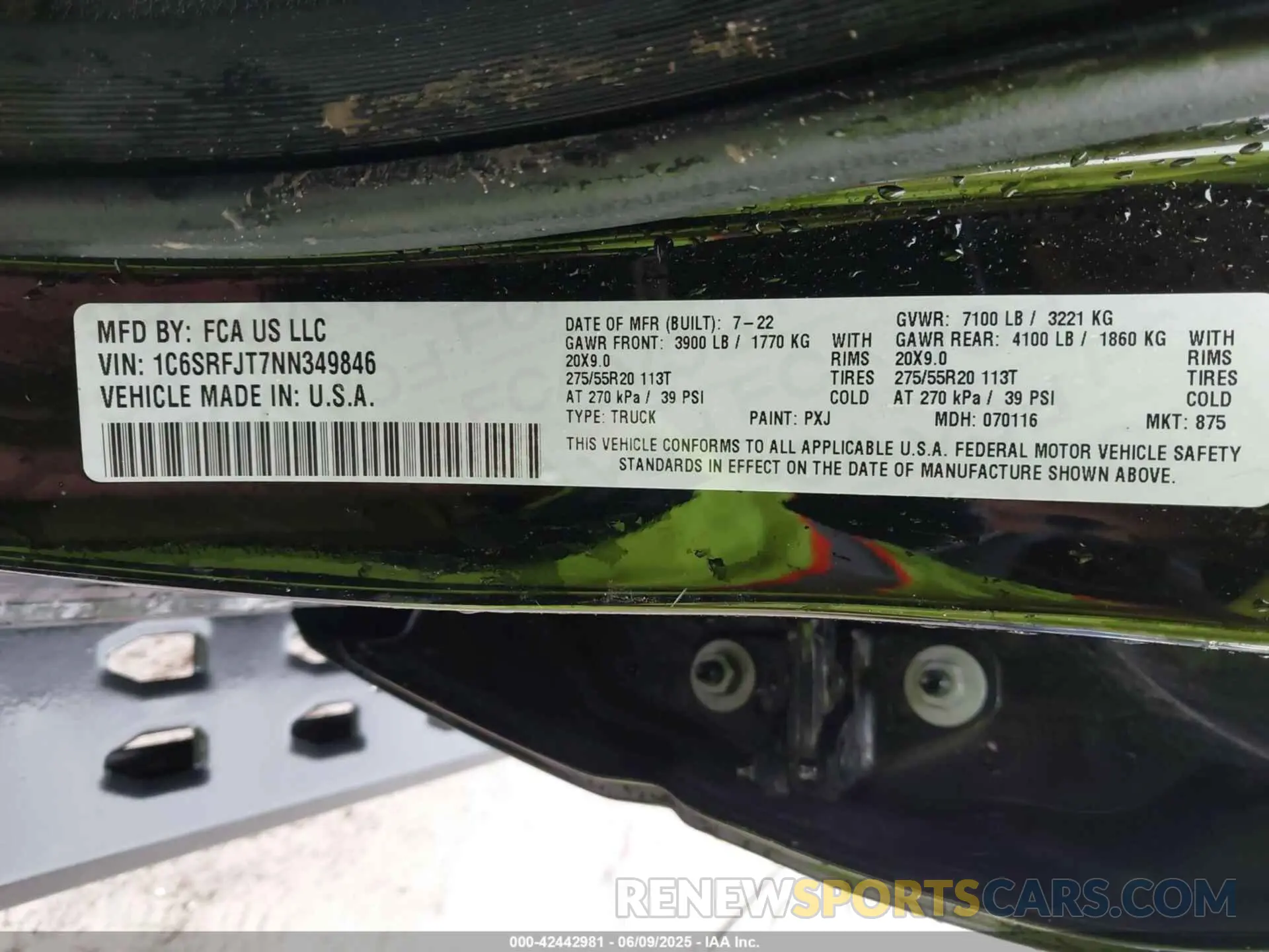 9 Photograph of a damaged car 1C6SRFJT7NN349846 RAM 1500 2022