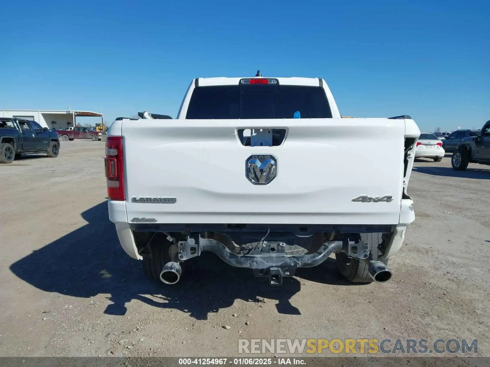 17 Photograph of a damaged car 1C6SRFJT8NN418429 RAM 1500 2022