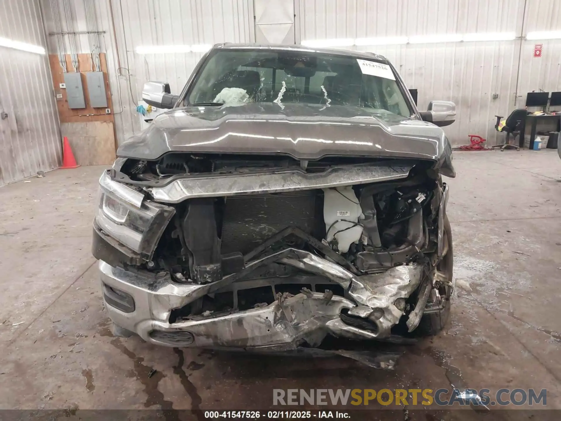 13 Photograph of a damaged car 1C6SRFJT9NN225321 RAM 1500 2022