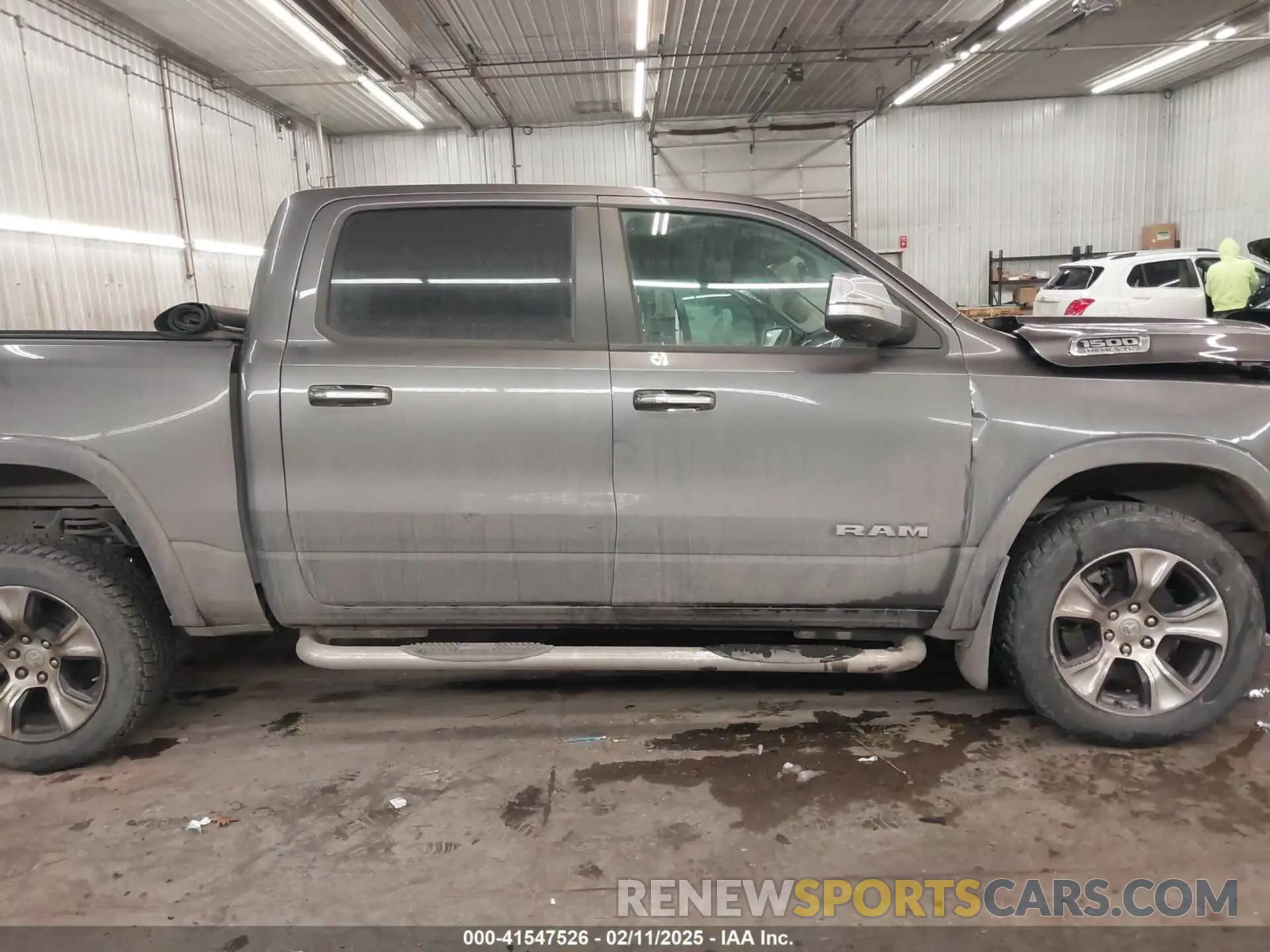 14 Photograph of a damaged car 1C6SRFJT9NN225321 RAM 1500 2022