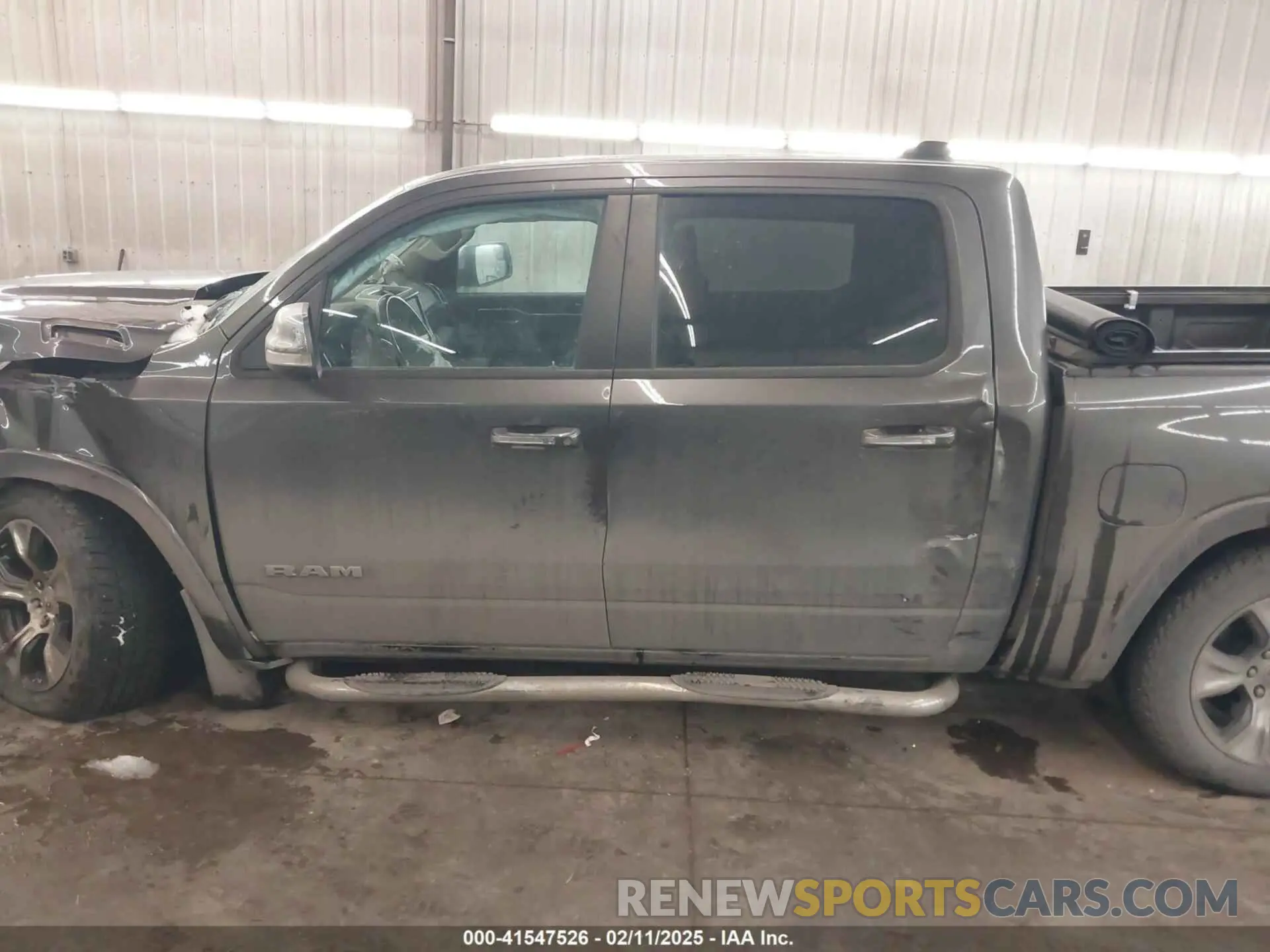 15 Photograph of a damaged car 1C6SRFJT9NN225321 RAM 1500 2022