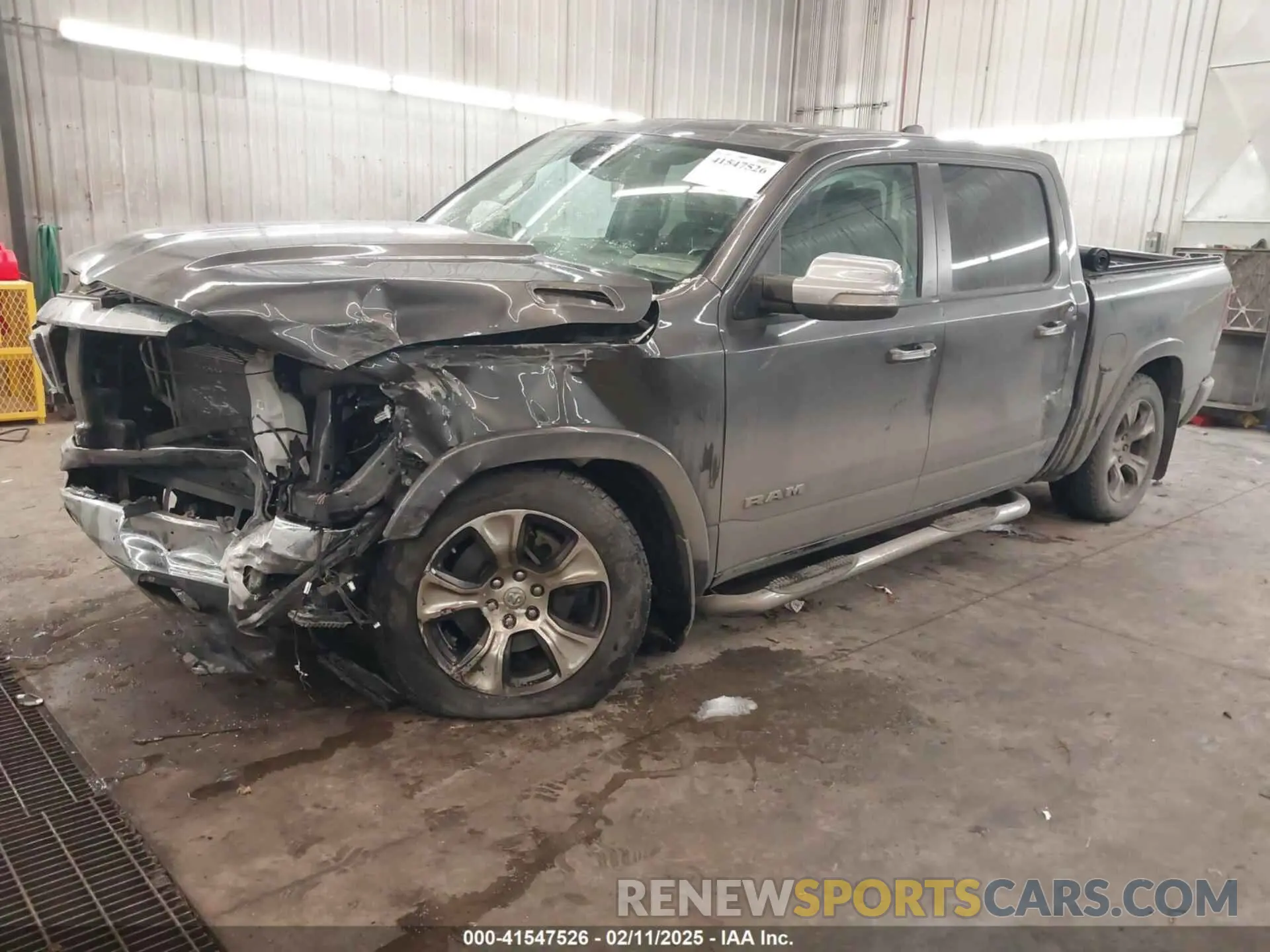 2 Photograph of a damaged car 1C6SRFJT9NN225321 RAM 1500 2022