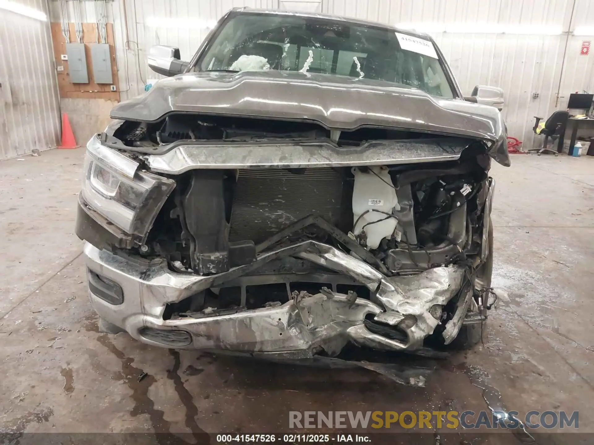 6 Photograph of a damaged car 1C6SRFJT9NN225321 RAM 1500 2022