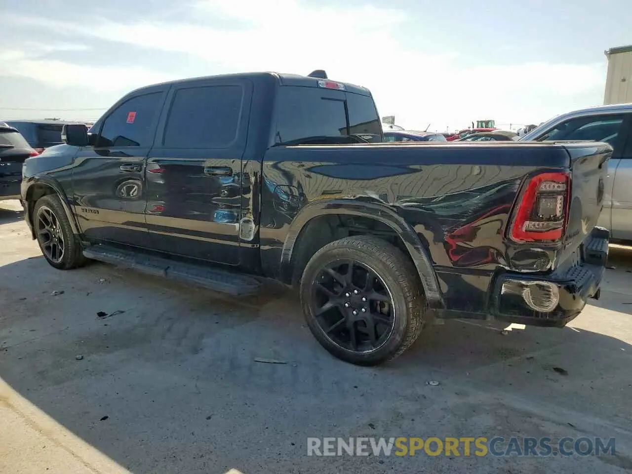 2 Photograph of a damaged car 1C6SRFJT9NN385019 RAM 1500 2022