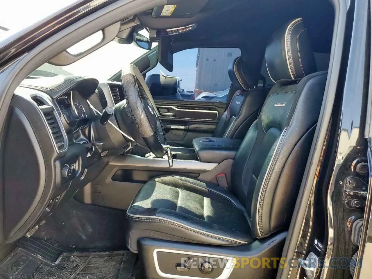 7 Photograph of a damaged car 1C6SRFJT9NN385019 RAM 1500 2022