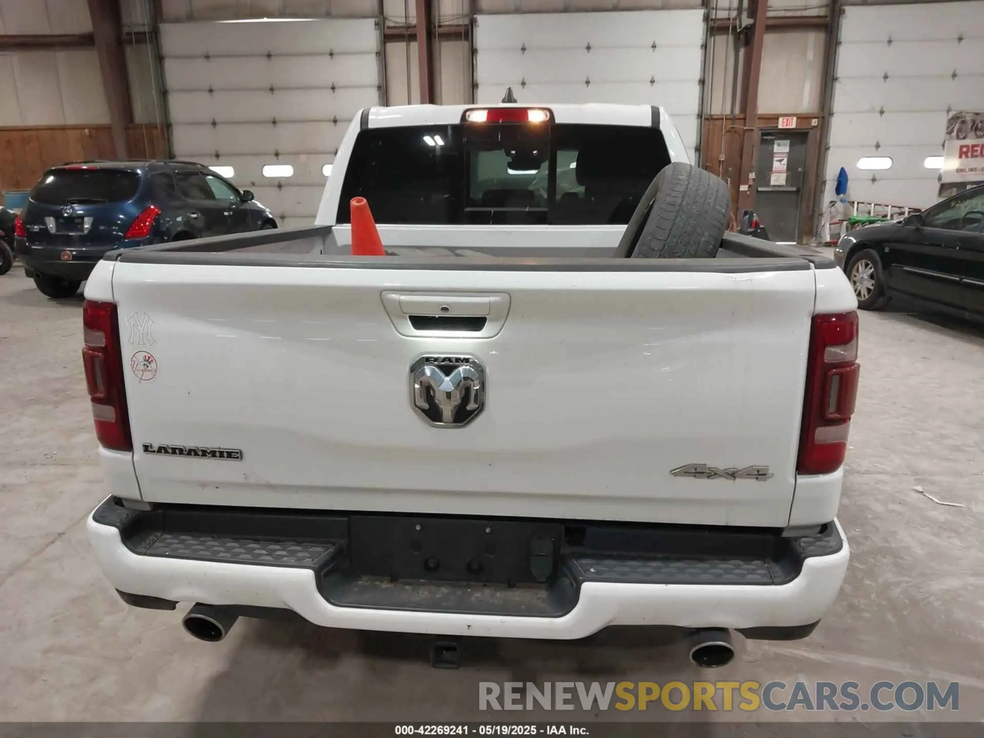 17 Photograph of a damaged car 1C6SRFJTXNN222654 RAM 1500 2022